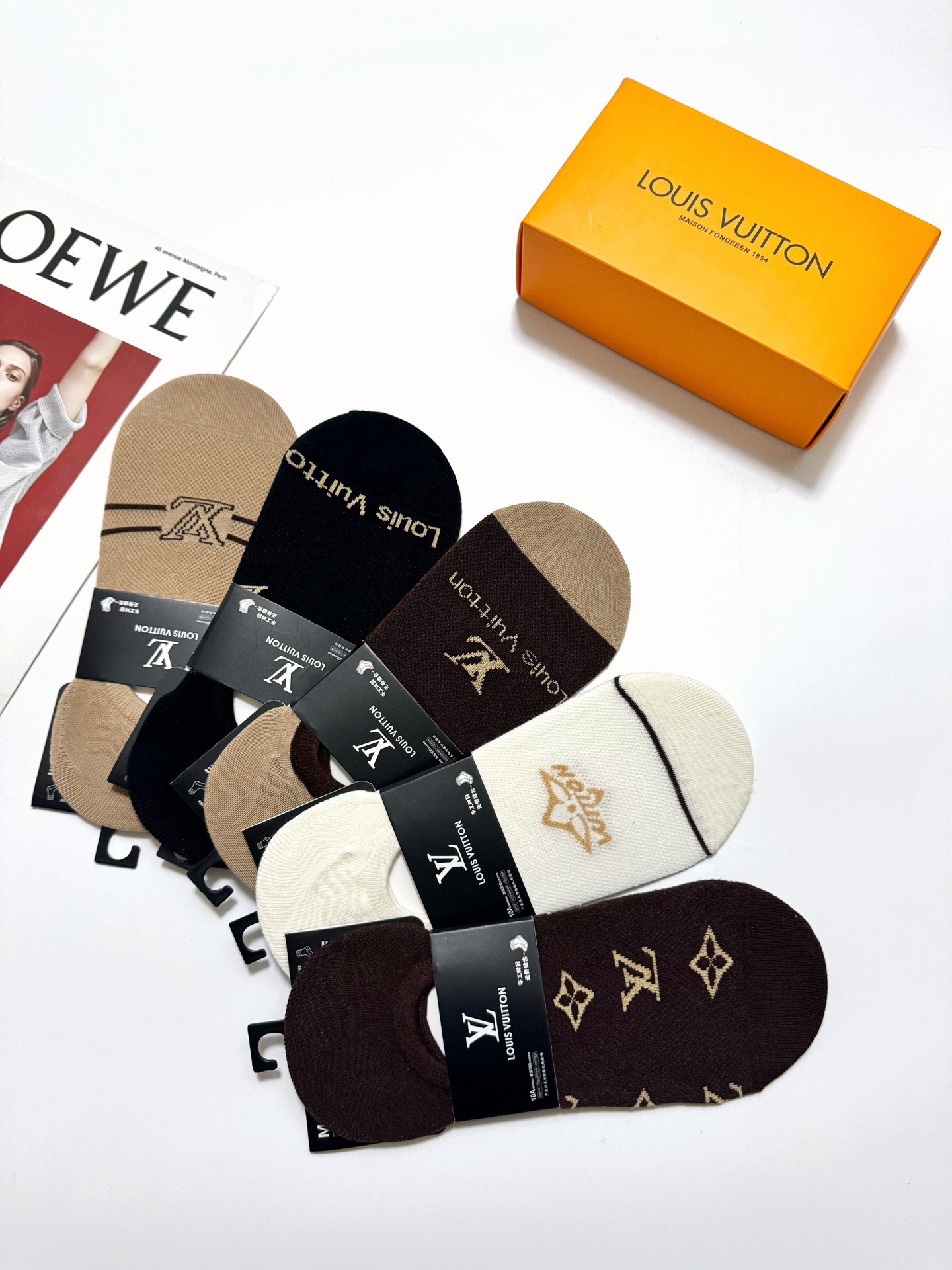 配包装🌟【一盒5 双】 🌟LV 路易威登 经典字母logo 船袜 ，ins超火爆薄款空调袜，潮人必备 ，