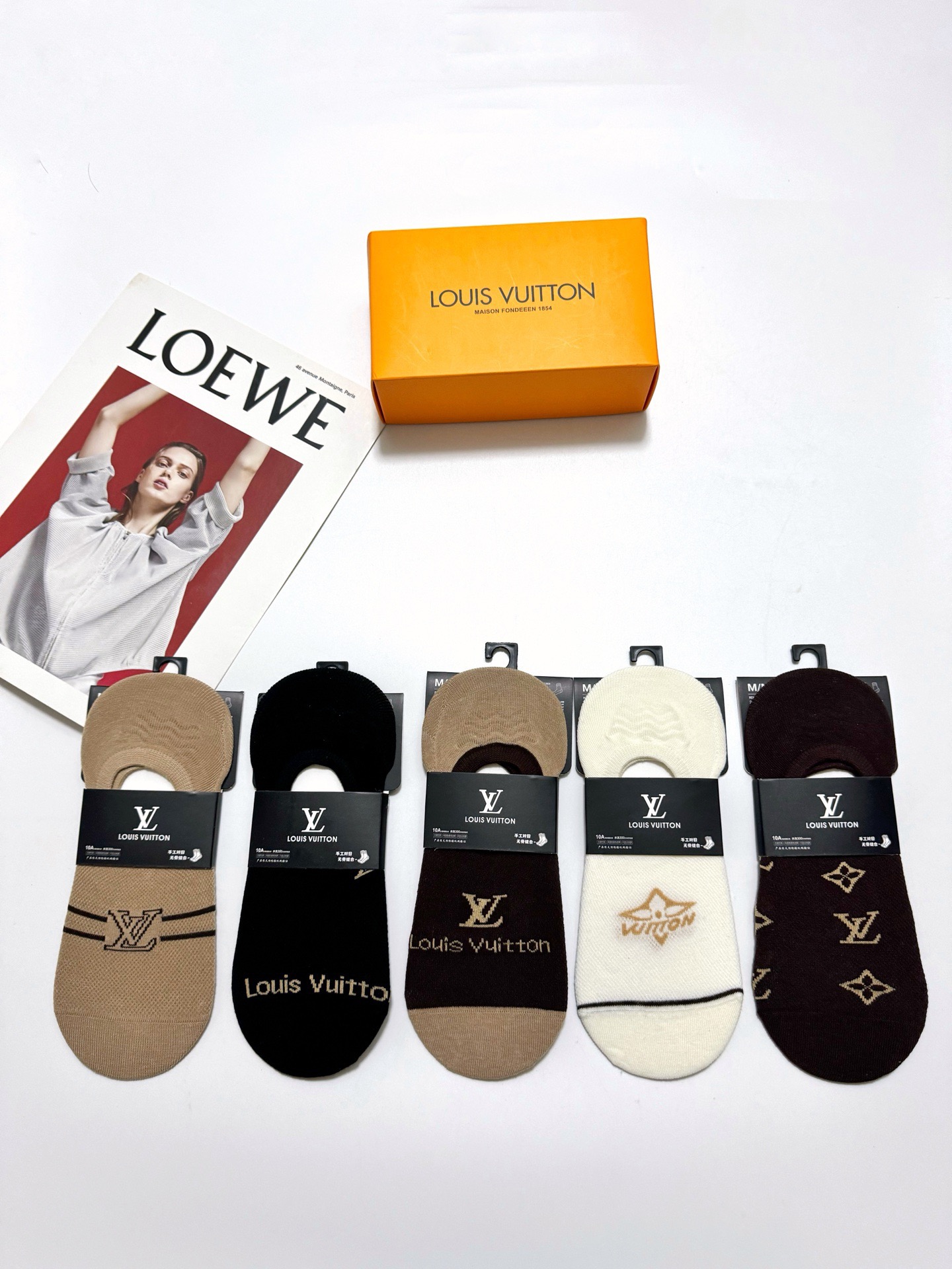 配包装🌟【一盒5 双】 🌟LV 路易威登 经典字母logo 船袜 ，ins超火爆薄款空调袜，潮人必备 ，