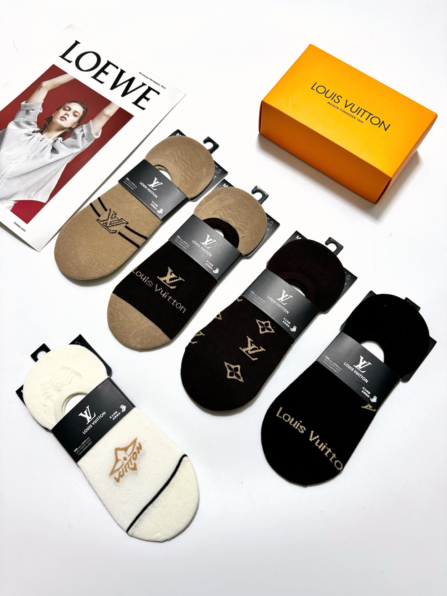 配包装🌟【一盒5 双】 🌟LV 路易威登 经典字母logo 船袜 ，ins超火爆薄款空调袜，潮人必备 ，