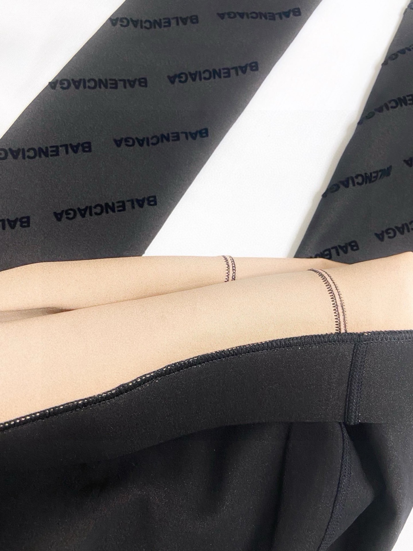 配包装🌟【一盒一双】🌟Balenciaga 巴黎世家 ins爆款，秋冬加厚字母植绒丝袜 连裤袜🌟对版高货