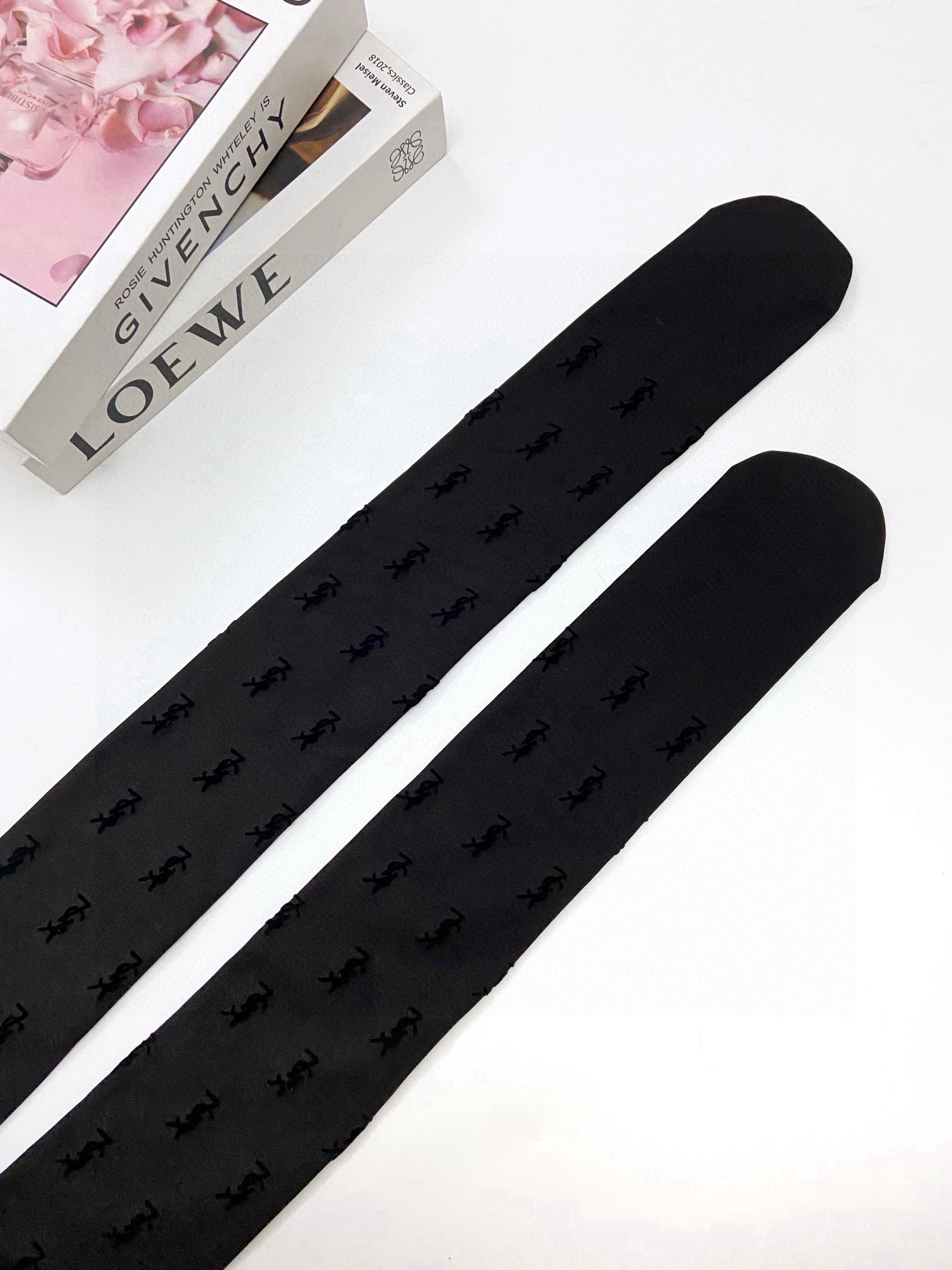 【加厚款】 配包装🌟【一盒一双】🌟YSL 圣罗兰 ins爆款，秋冬加厚加绒丝袜 ，水光黑丝透肤打底加绒连