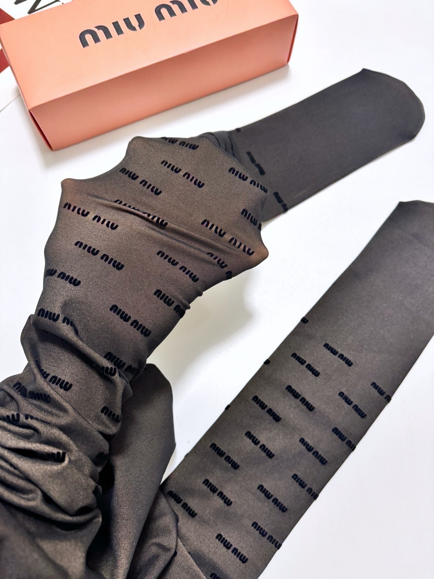 【加厚款 克重100g】 配包装🌟【一盒一双】🌟缪缪 miumiu ins爆款，秋冬加厚丝袜 ，水光黑丝