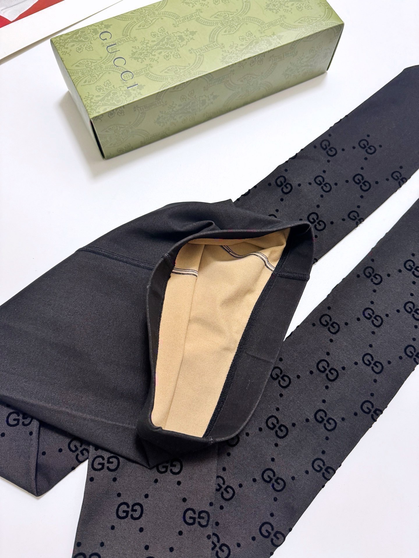 【加厚款 克重100g】 配包装🌟【一盒一双】🌟缪缪 miumiu ins爆款，秋冬加厚丝袜 ，水光黑丝