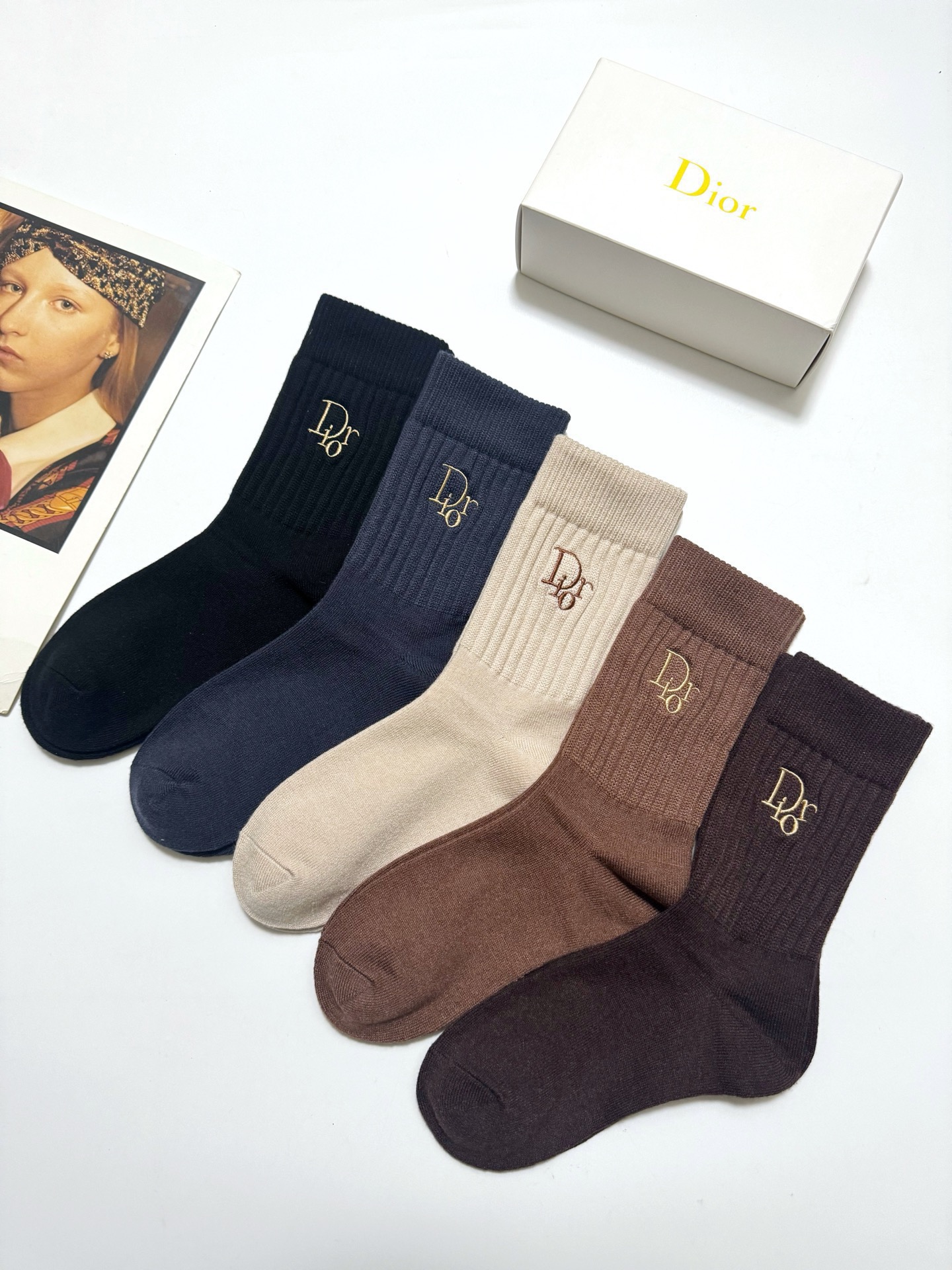 配包装🌟【一盒5 双】男女同款 🌟Dior 迪奥 经典字母logo 羊绒混纺中筒袜 ，ins超火爆空调袜
