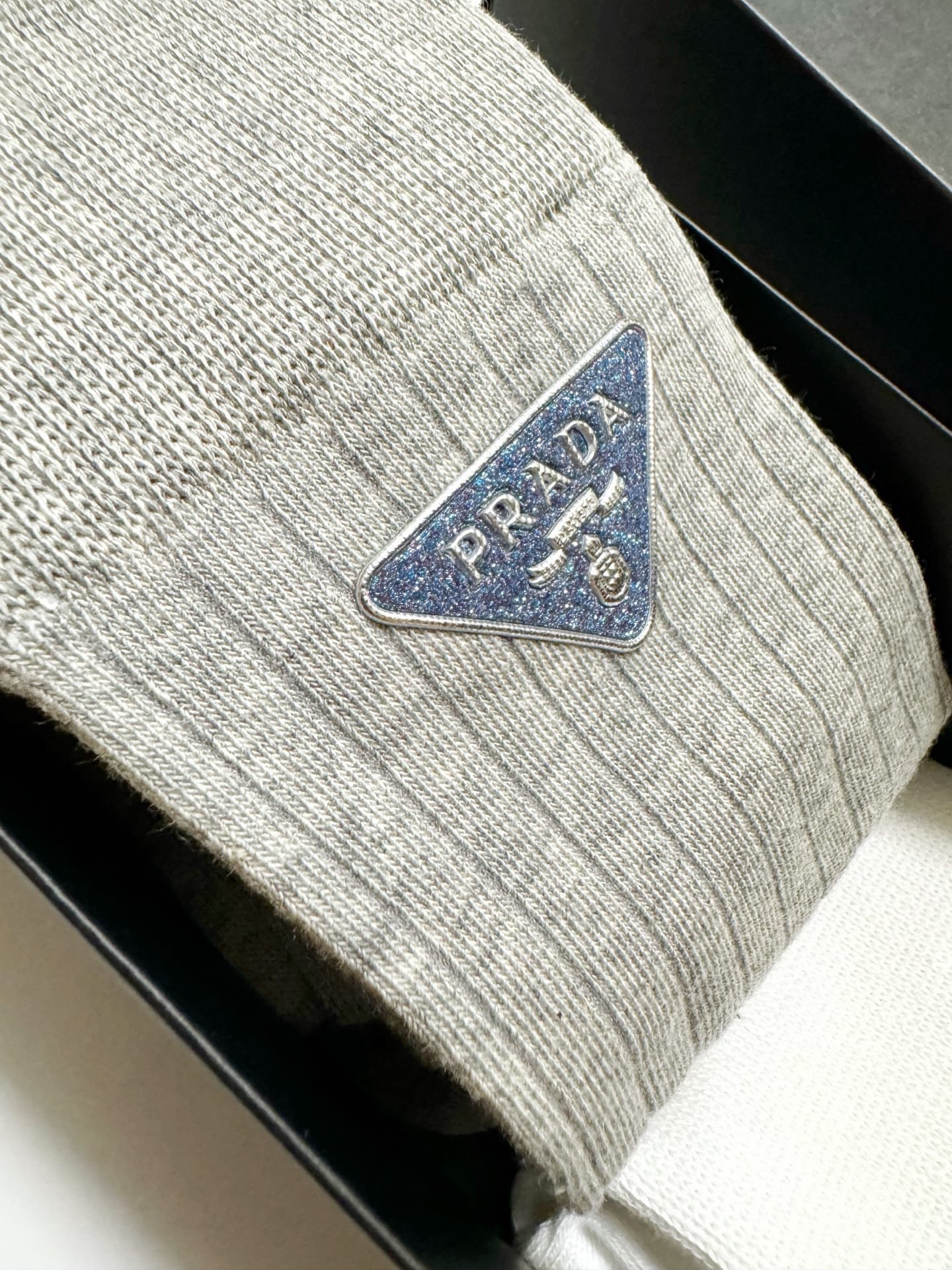 配包装🌟【一盒2双】 🌟Prada 普拉达 经典字母logo纯棉袜 小腿堆堆袜，ins超火爆红人同款，精