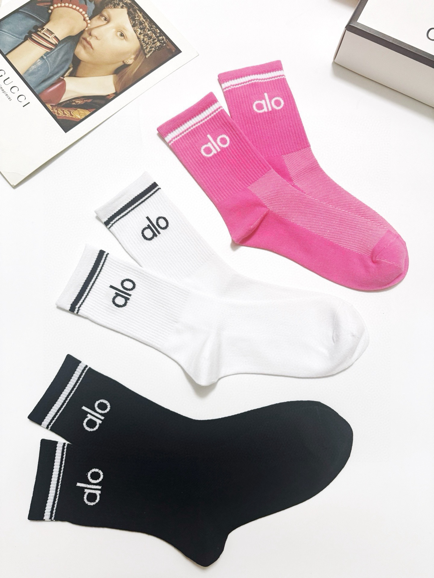配包装🌟【一盒3双】 🌟 alo 经典字母logo 纯棉中筒袜 ，ins超火爆小腿短袜，纯棉面料，潮人必