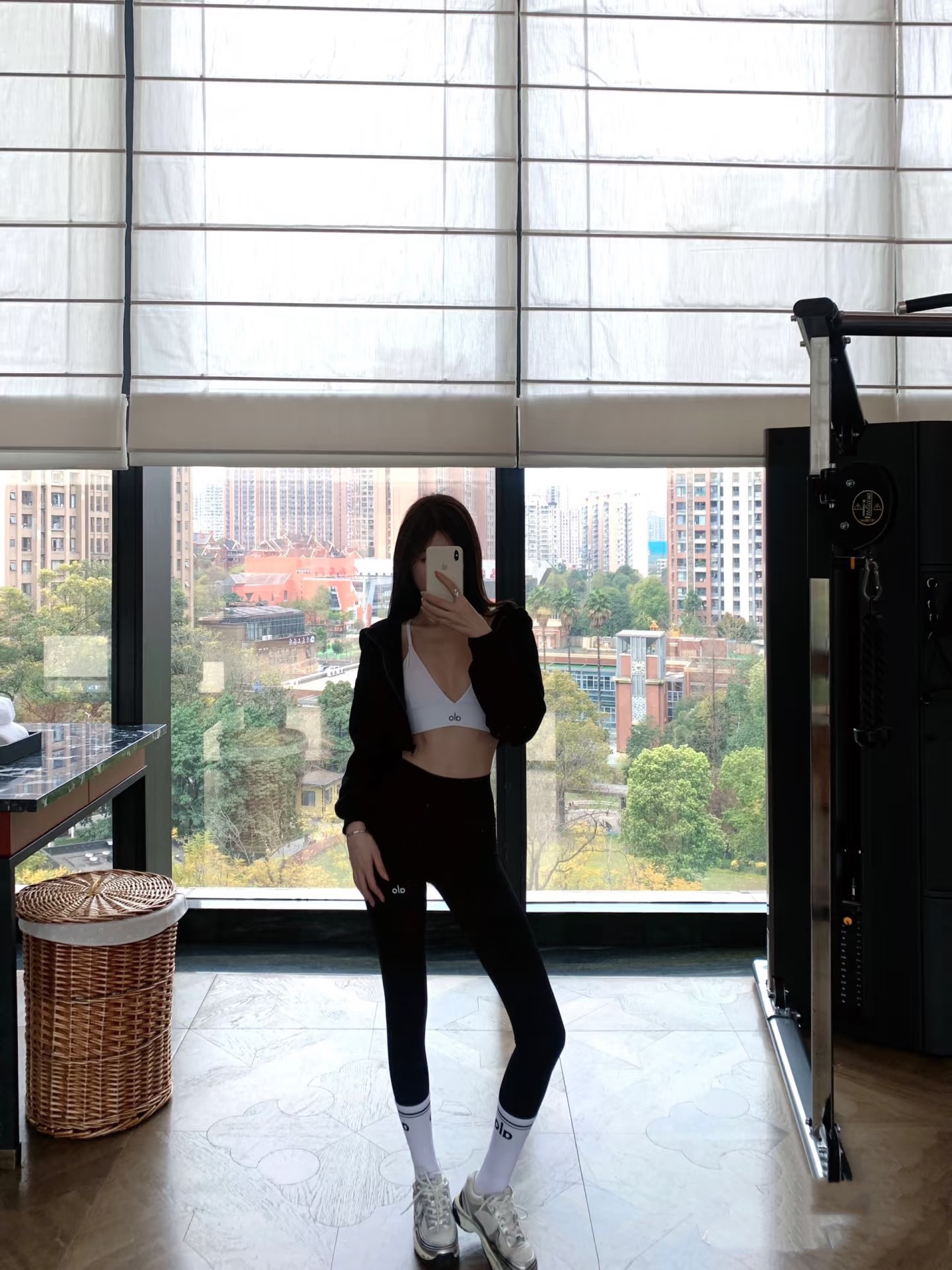 配包装🌟【一盒3双】 🌟 alo 经典字母logo 纯棉中筒袜 ，ins超火爆小腿短袜，纯棉面料，潮人必