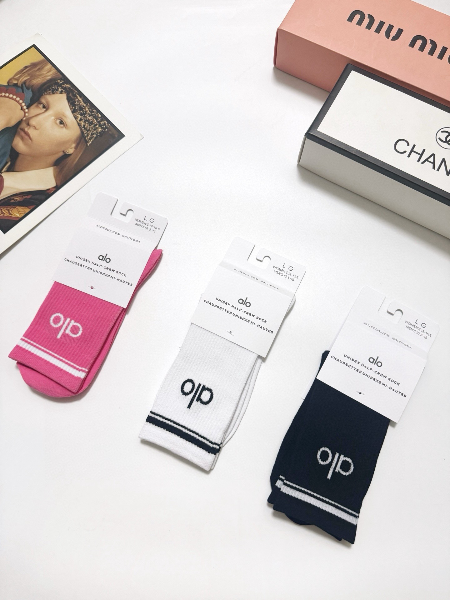 配包装🌟【一盒3双】 🌟 alo 经典字母logo 纯棉中筒袜 ，ins超火爆小腿短袜，纯棉面料，潮人必