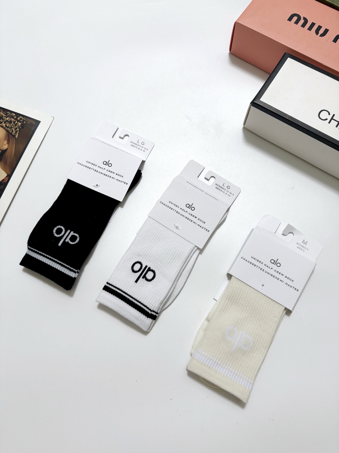 配包装🌟【一盒3双】 🌟 alo 经典字母logo 纯棉中筒袜 ，ins超火爆小腿短袜，纯棉面料，潮人必