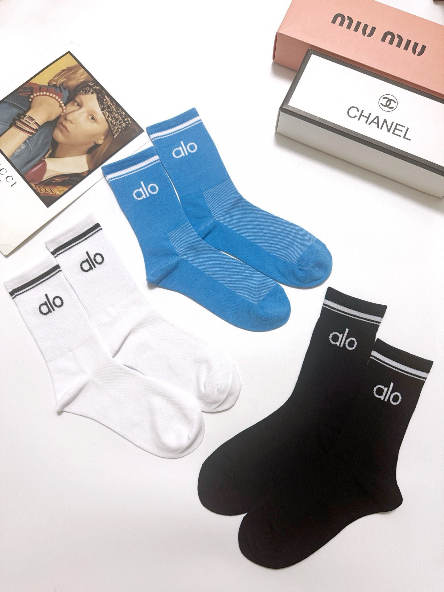 配包装🌟【一盒3双】 🌟 alo 经典字母logo 纯棉中筒袜 ，ins超火爆小腿短袜，纯棉面料，潮人必