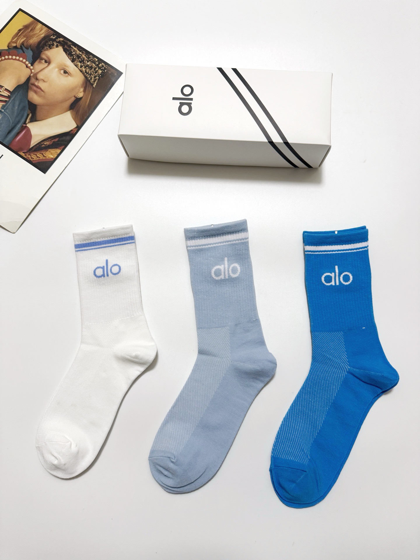配包装🌟【一盒3双】 🌟 alo 经典字母logo 纯棉中筒袜 ，ins超火爆小腿短袜，纯棉面料，潮人必