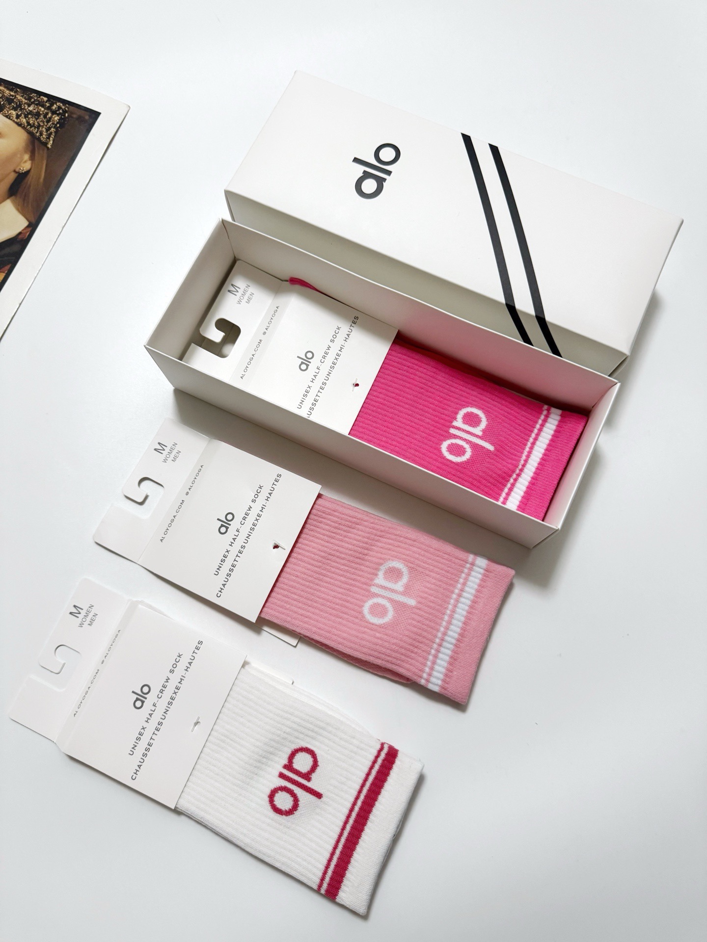 配包装🌟【一盒3双】 🌟 alo 经典字母logo 纯棉中筒袜 ，ins超火爆小腿短袜，纯棉面料，潮人必