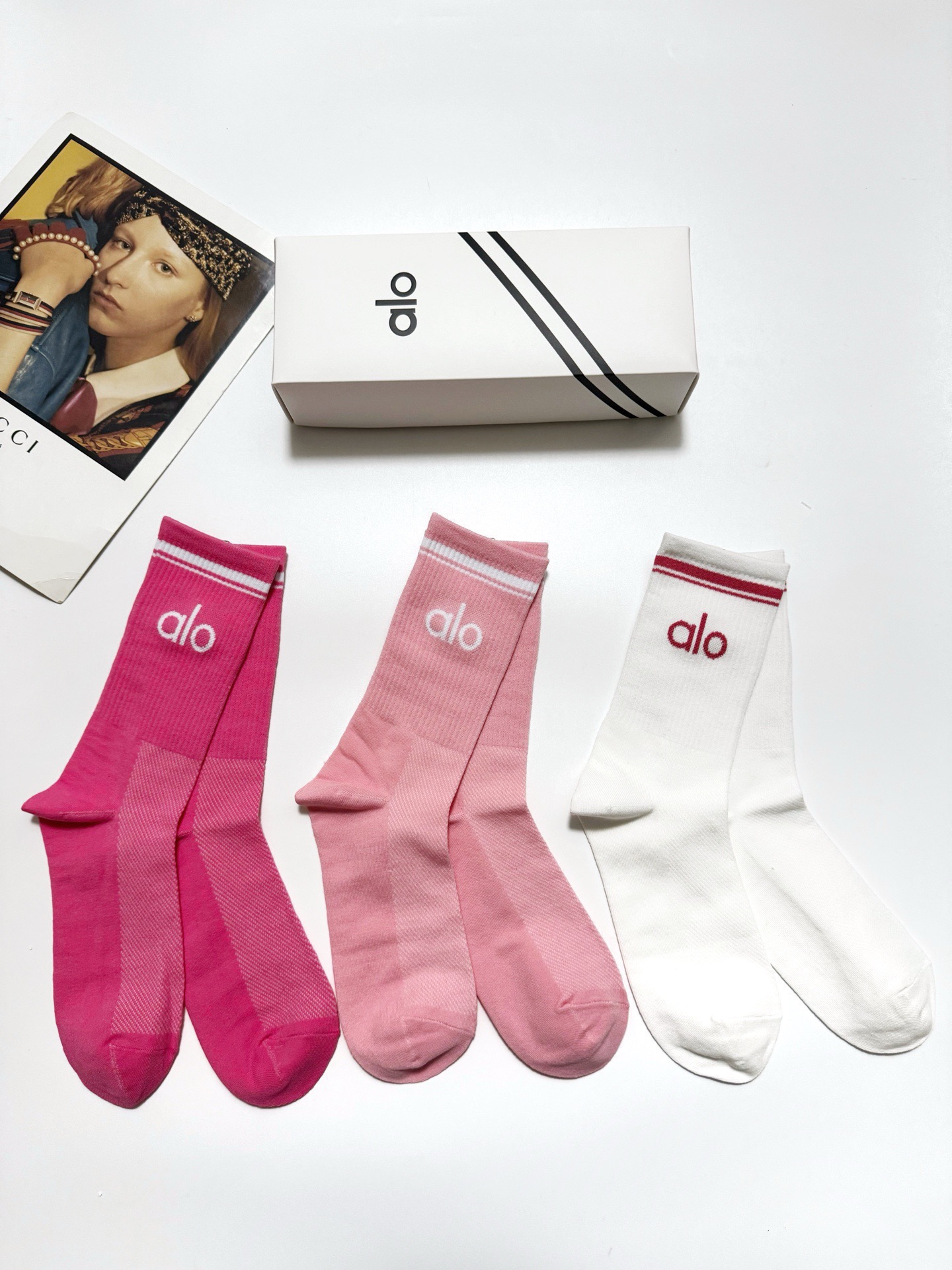 配包装🌟【一盒3双】 🌟 alo 经典字母logo 纯棉中筒袜 ，ins超火爆小腿短袜，纯棉面料，潮人必