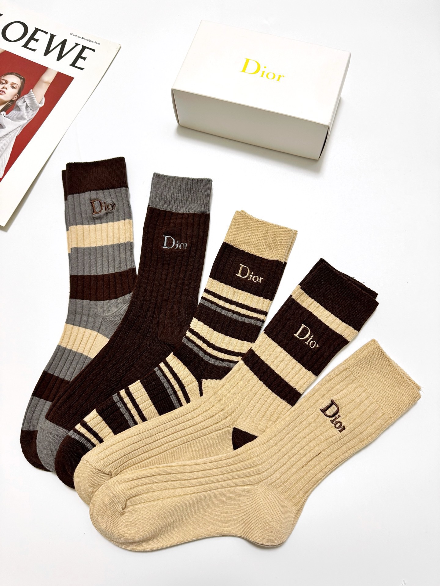 配包装🌟【一盒5 双】 🌟Dior 迪奥 经典刺绣字母logo 混纺中筒袜 ，软糯亲肤，ins超火爆配色