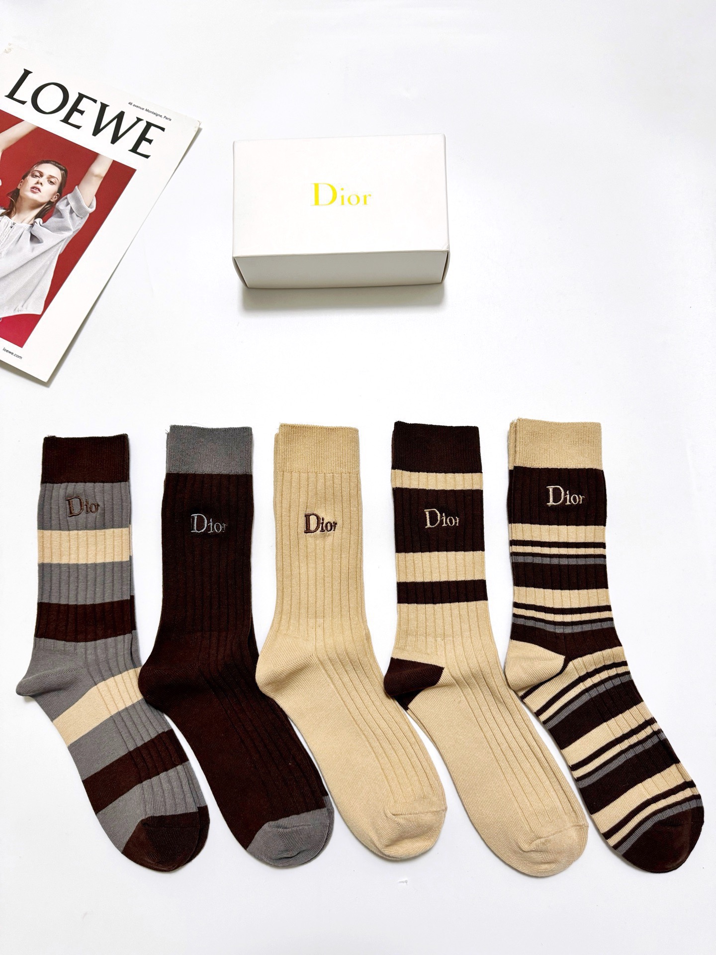 配包装🌟【一盒5 双】 🌟Dior 迪奥 经典刺绣字母logo 混纺中筒袜 ，软糯亲肤，ins超火爆配色