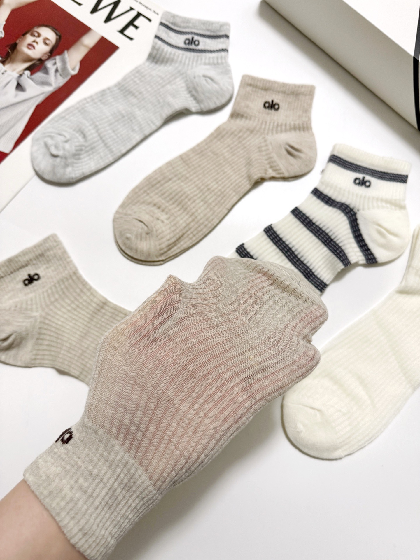 配包装🌟【一盒5 双】 🌟alo 经典字母logo纯棉短袜 男女同款，ins超火爆红人同款，精美 面料，