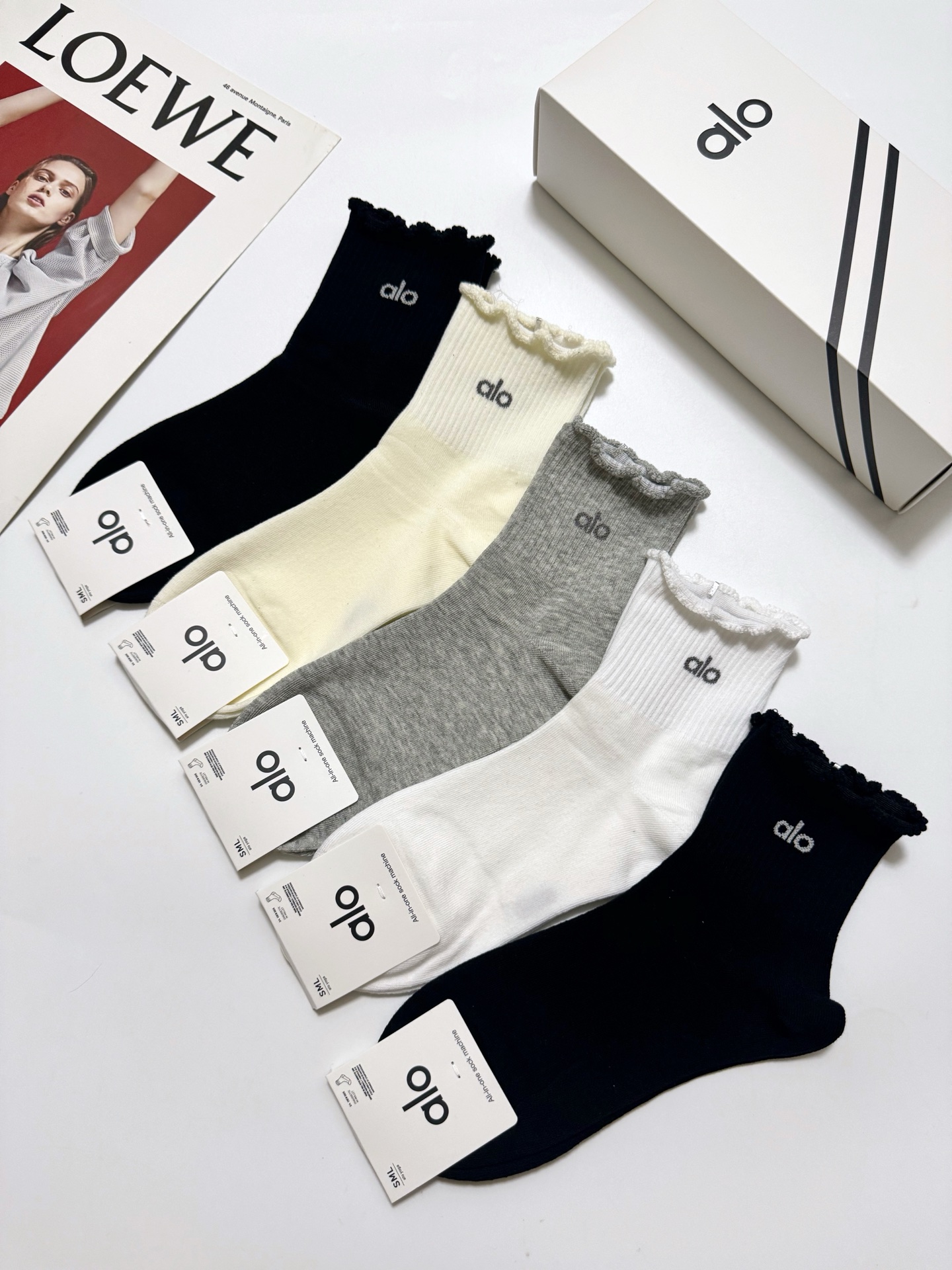 配包装🌟【一盒5 双】 🌟alo 经典字母logo纯棉短袜 中筒袜 ， 男女同款，ins超火爆红人同款，