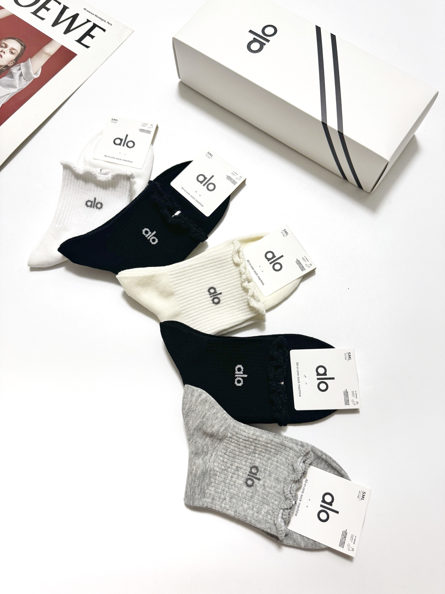 配包装🌟【一盒5 双】 🌟alo 经典字母logo纯棉短袜 中筒袜 ， 男女同款，ins超火爆红人同款，
