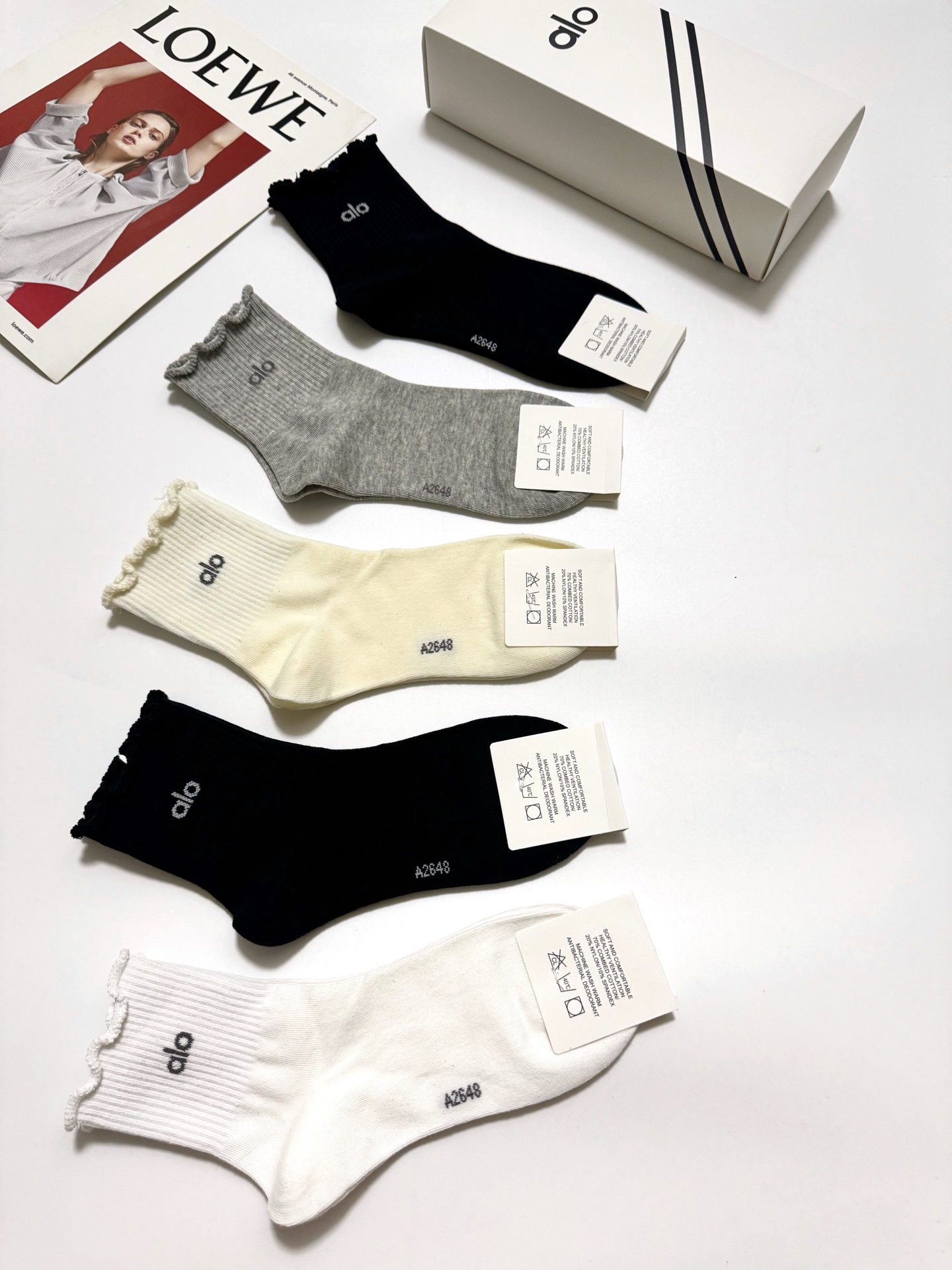 配包装🌟【一盒5 双】 🌟alo 经典字母logo纯棉短袜 中筒袜 ， 男女同款，ins超火爆红人同款，