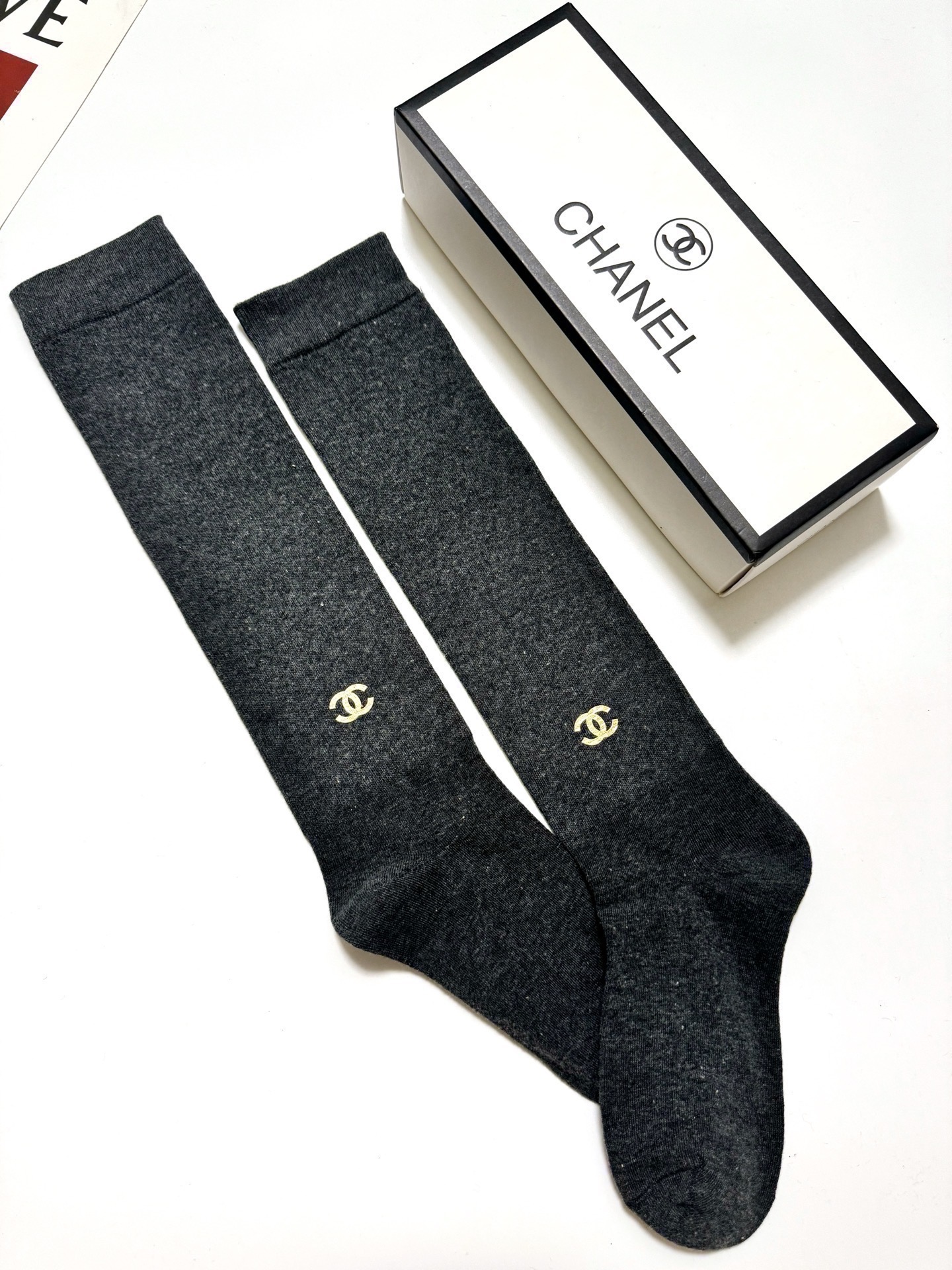 配包装🌟【一盒一双】🌟Chanel 香奈儿 经典双C字母logo纯棉长筒袜 小腿袜🌟ins爆款！专柜在售