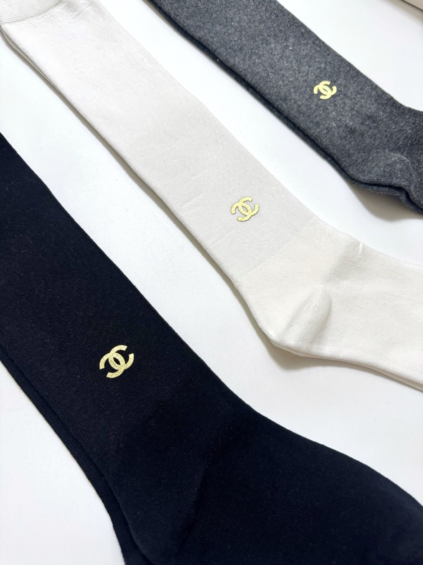 配包装🌟【一盒一双】🌟Chanel 香奈儿 经典双C字母logo纯棉长筒袜 小腿袜🌟ins爆款！专柜在售