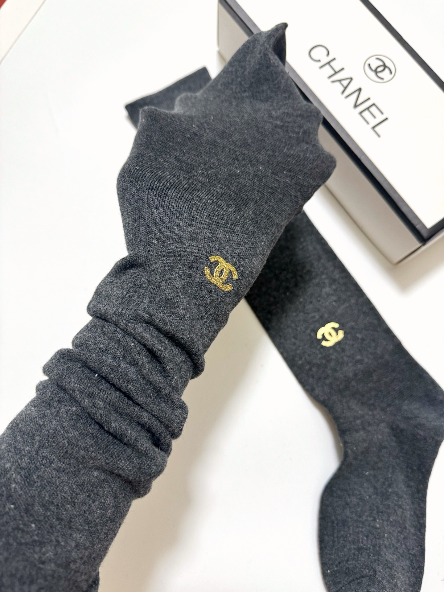 配包装🌟【一盒一双】🌟Chanel 香奈儿 经典双C字母logo纯棉长筒袜 小腿袜🌟ins爆款！专柜在售