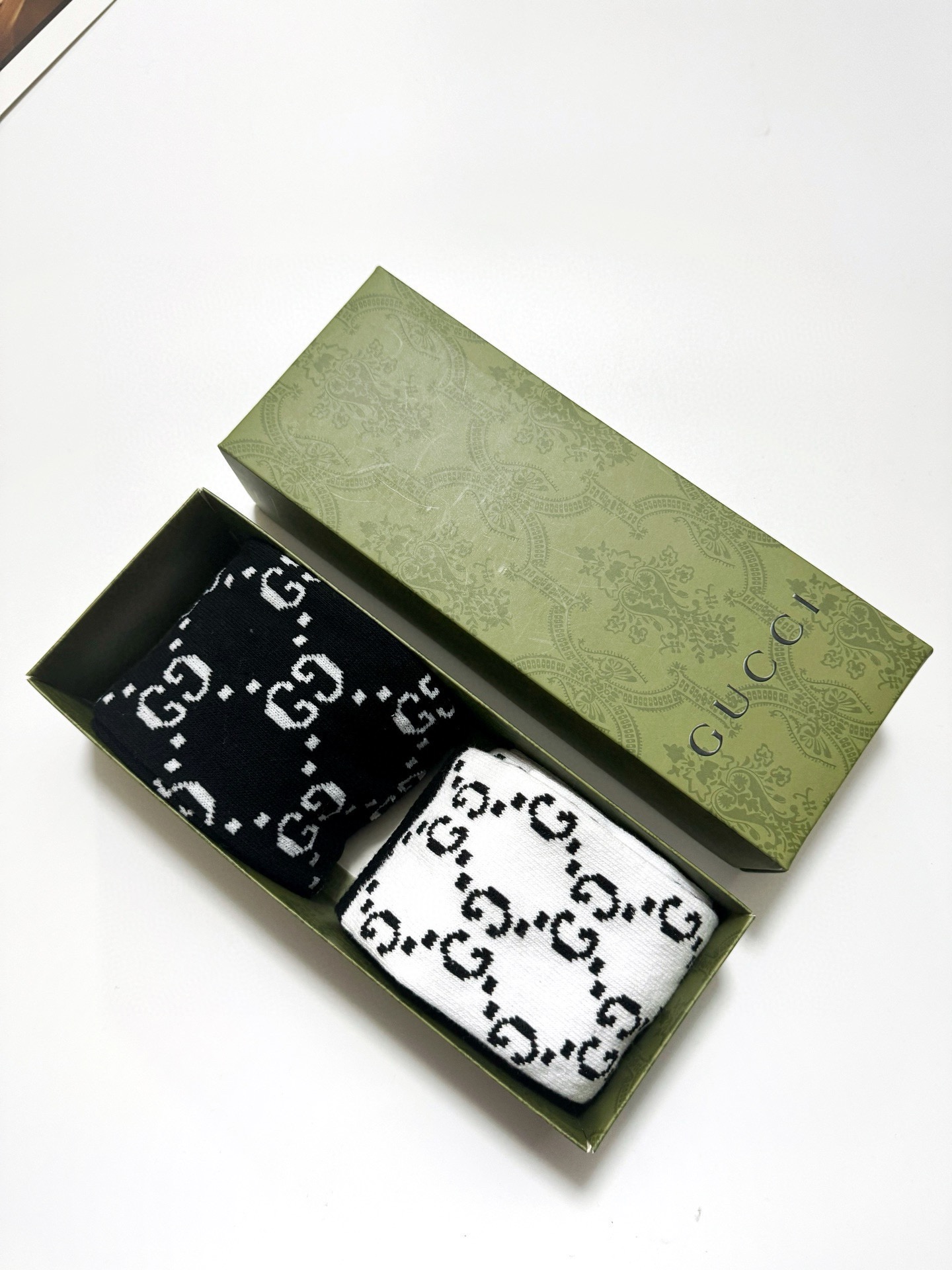 配包装🌟【一盒2 双】🌟Gucci 古奇 爆款双G字母 长筒袜 小腿袜🔥专柜同步发售ing ，巨多明星红
