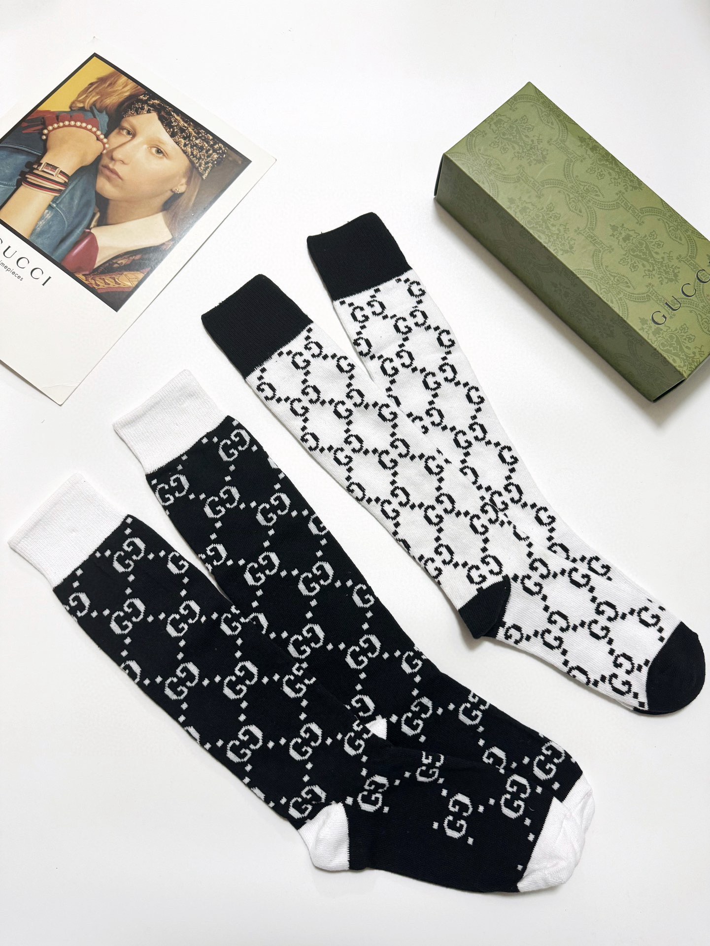 配包装🌟【一盒2 双】🌟Gucci 古奇 爆款双G字母 长筒袜 小腿袜🔥专柜同步发售ing ，巨多明星红
