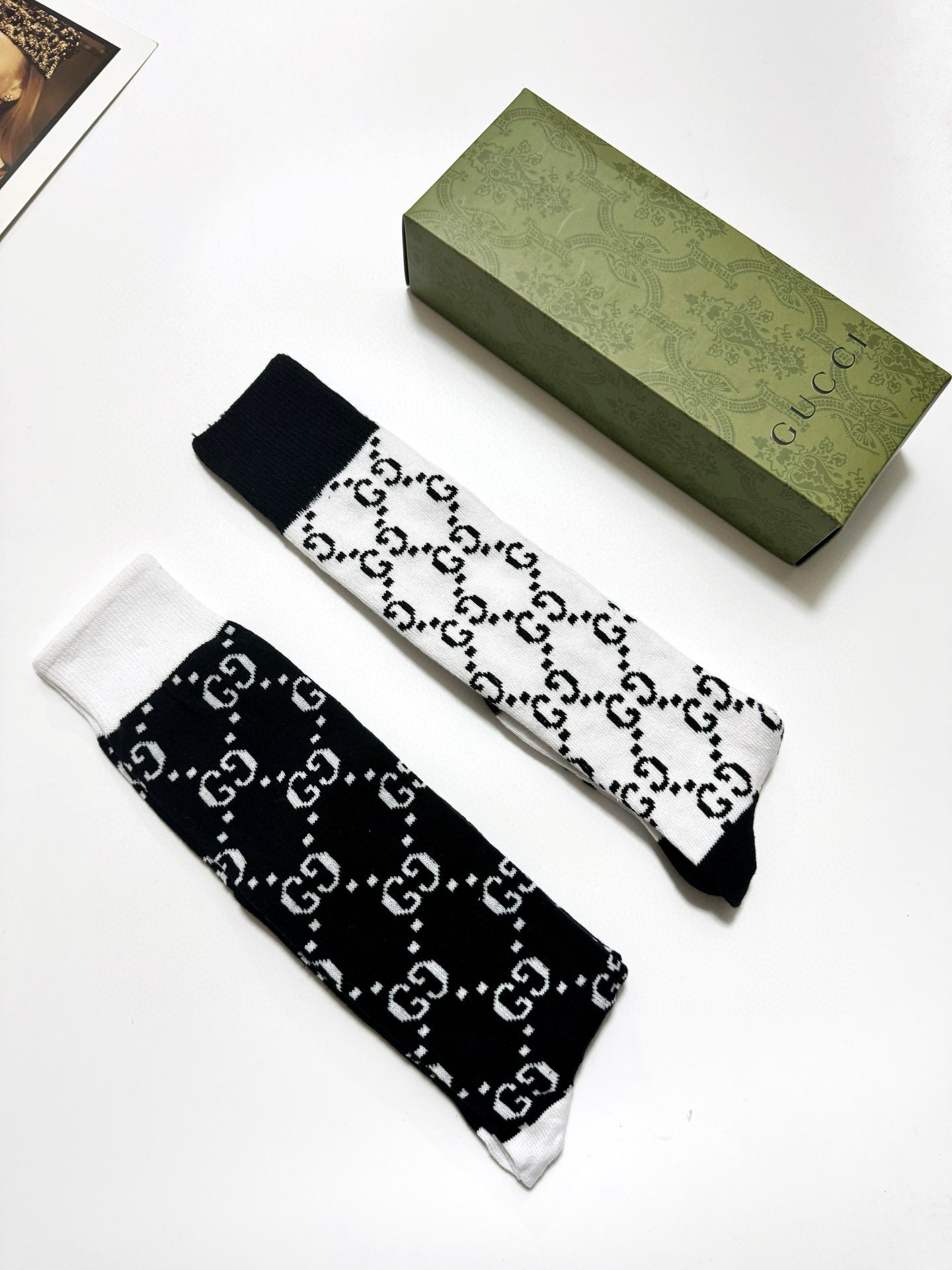 配包装🌟【一盒2 双】🌟Gucci 古奇 爆款双G字母 长筒袜 小腿袜🔥专柜同步发售ing ，巨多明星红