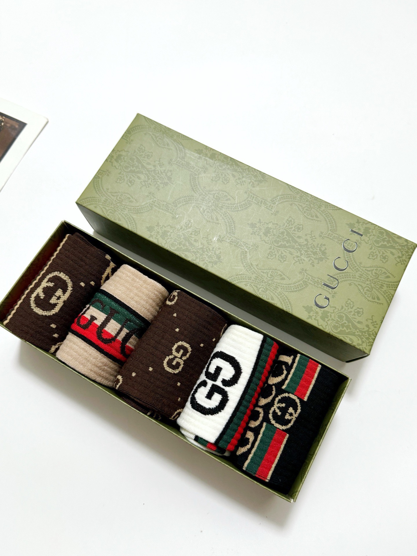 配包装🌟【一盒5 双】 🌟Gucci 古琦 经典字母logo 纯棉中筒袜 ，ins超火爆配色 ，纯棉面料