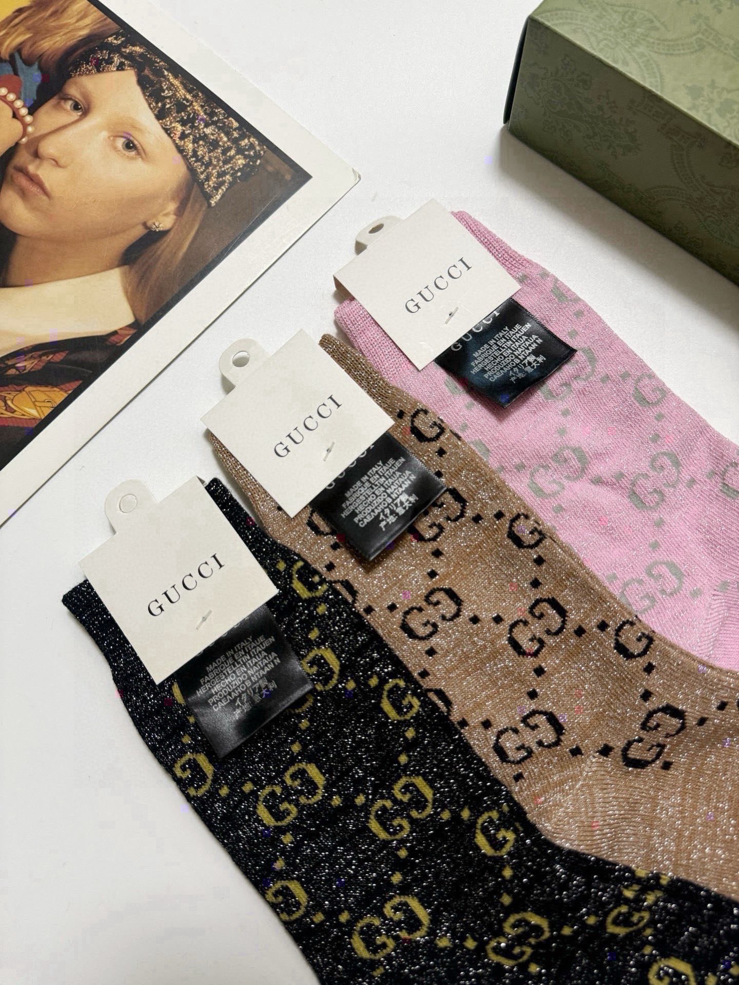 配包装🌟【一盒3双】🌟Gucci 古奇 爆款金银丝中筒袜 🔥双针 混纺金银丝材质，超完美结合，款式经典，