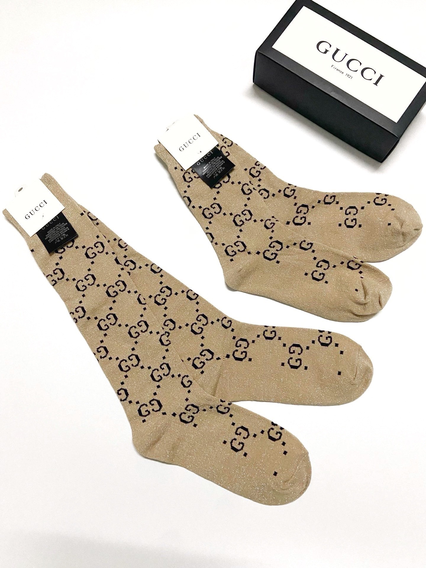 配包装🌟【一盒2 双】🌟Gucci 古奇 爆款金银丝长筒袜 中筒袜，超级火爆小腿袜🔥双针针织混纺金银丝材