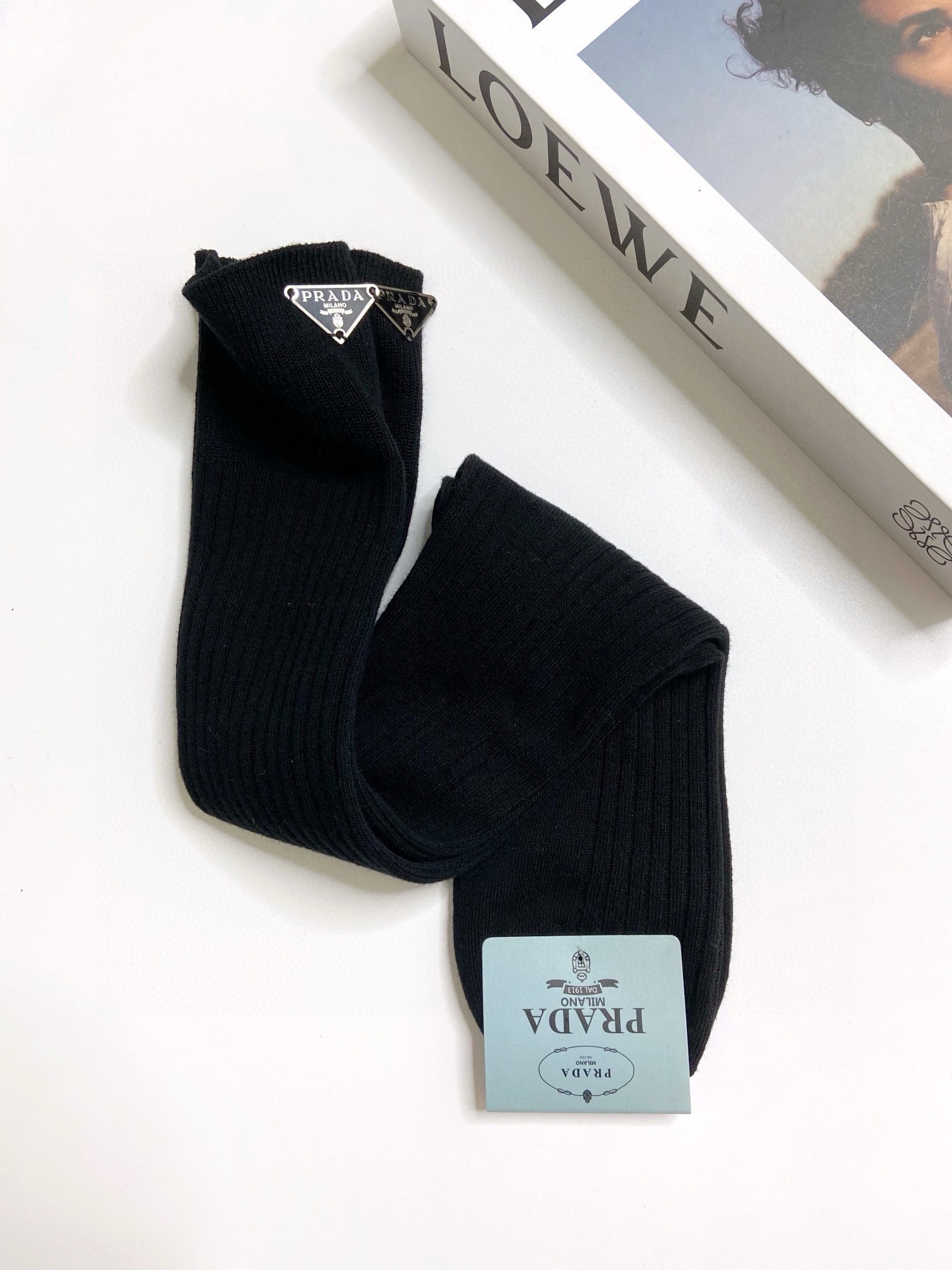 配包装🌟【一盒一双】🌟 Prada 普拉达 爆款经典字母 长筒袜 小腿袜🔥双针针织材质，超完美结合，款式