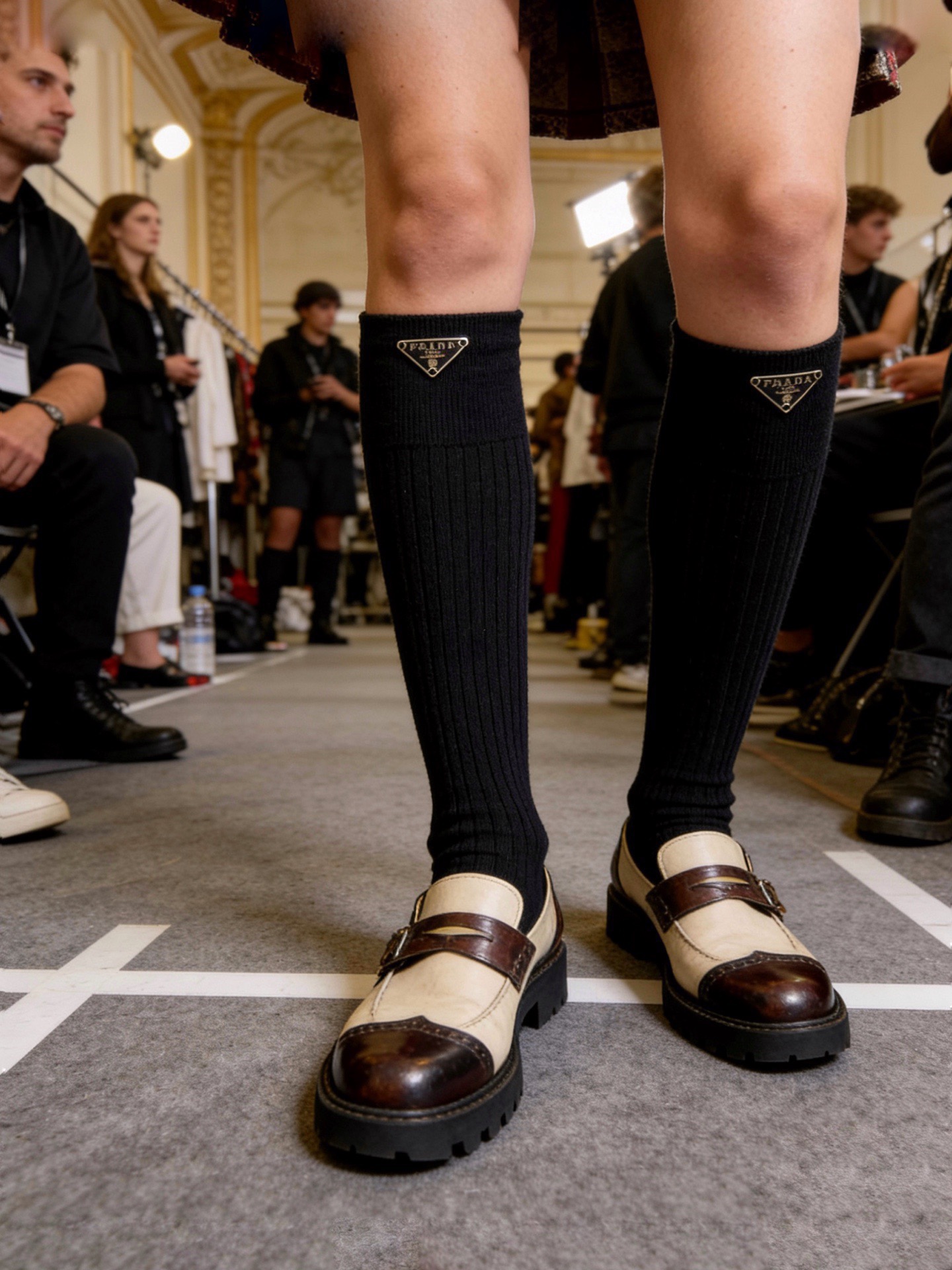 配包装🌟【一盒一双】🌟 Prada 普拉达 爆款经典字母 长筒袜 小腿袜🔥双针针织材质，超完美结合，款式