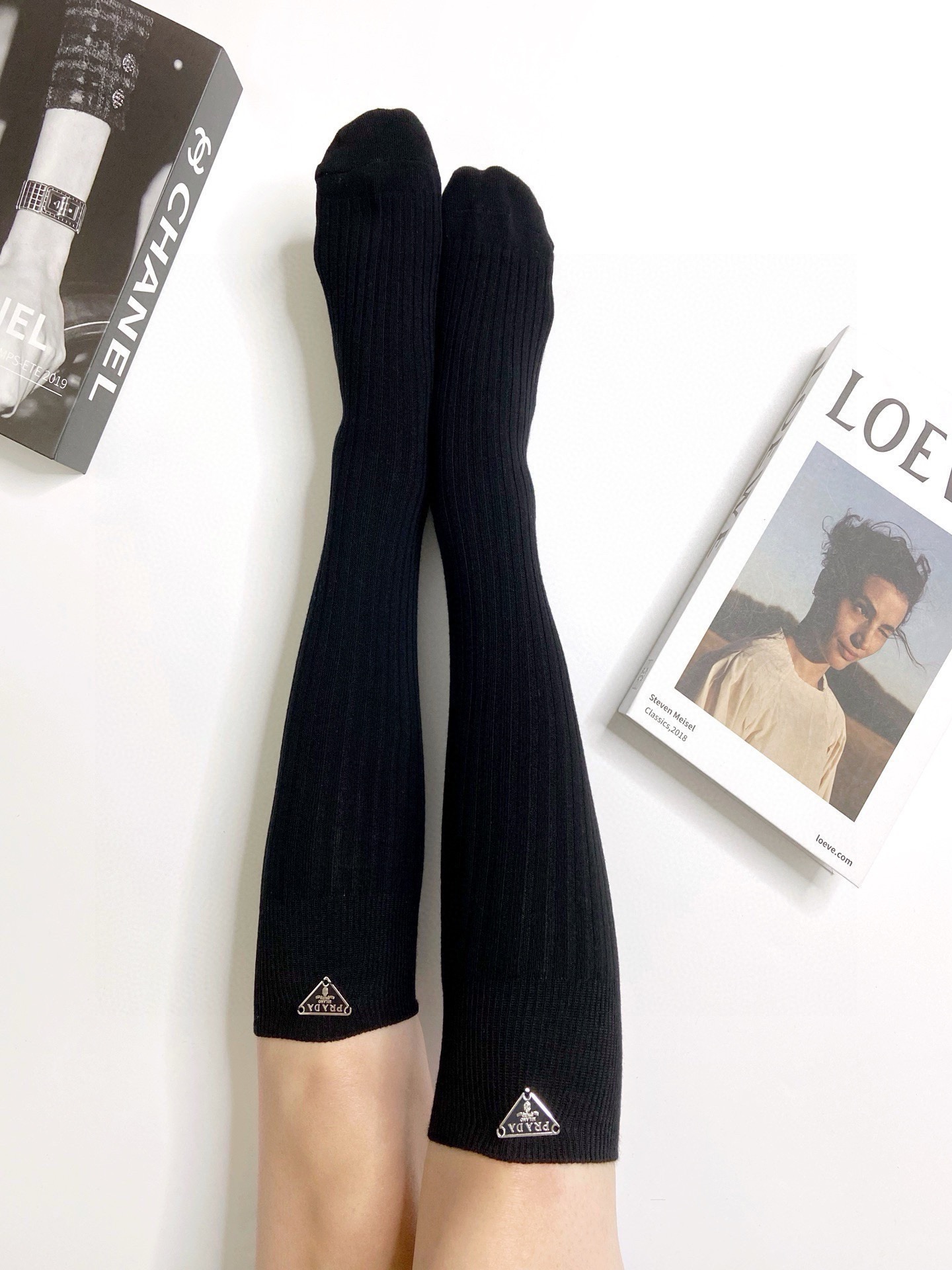 配包装🌟【一盒一双】🌟 Prada 普拉达 爆款经典字母 长筒袜 小腿袜🔥双针针织材质，超完美结合，款式