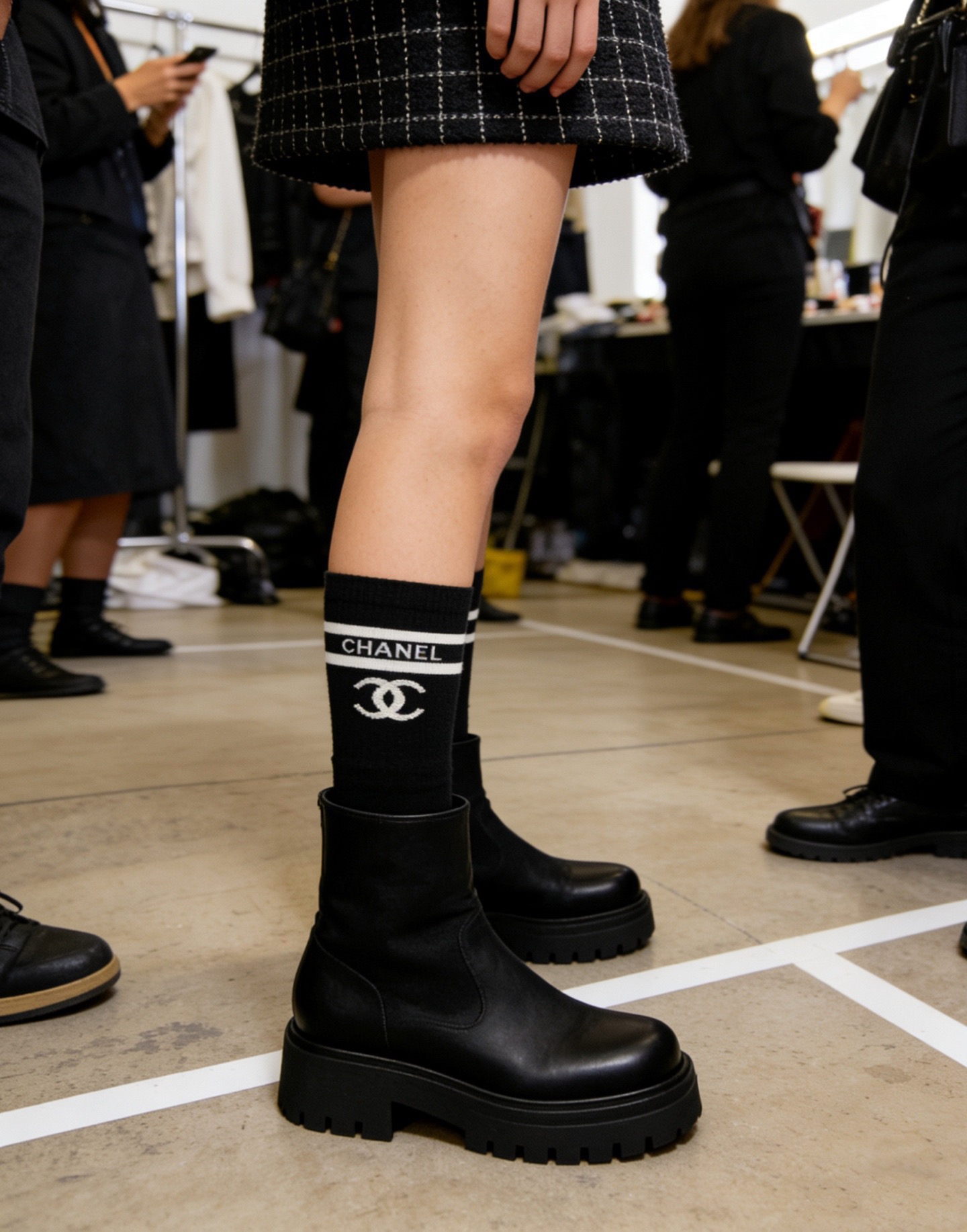 配包装🌟【一盒 3 双】🌟Chanel 香奈儿 经典字母 logo羊绒 中筒袜 ！超级软糯亲肤！🌟ins