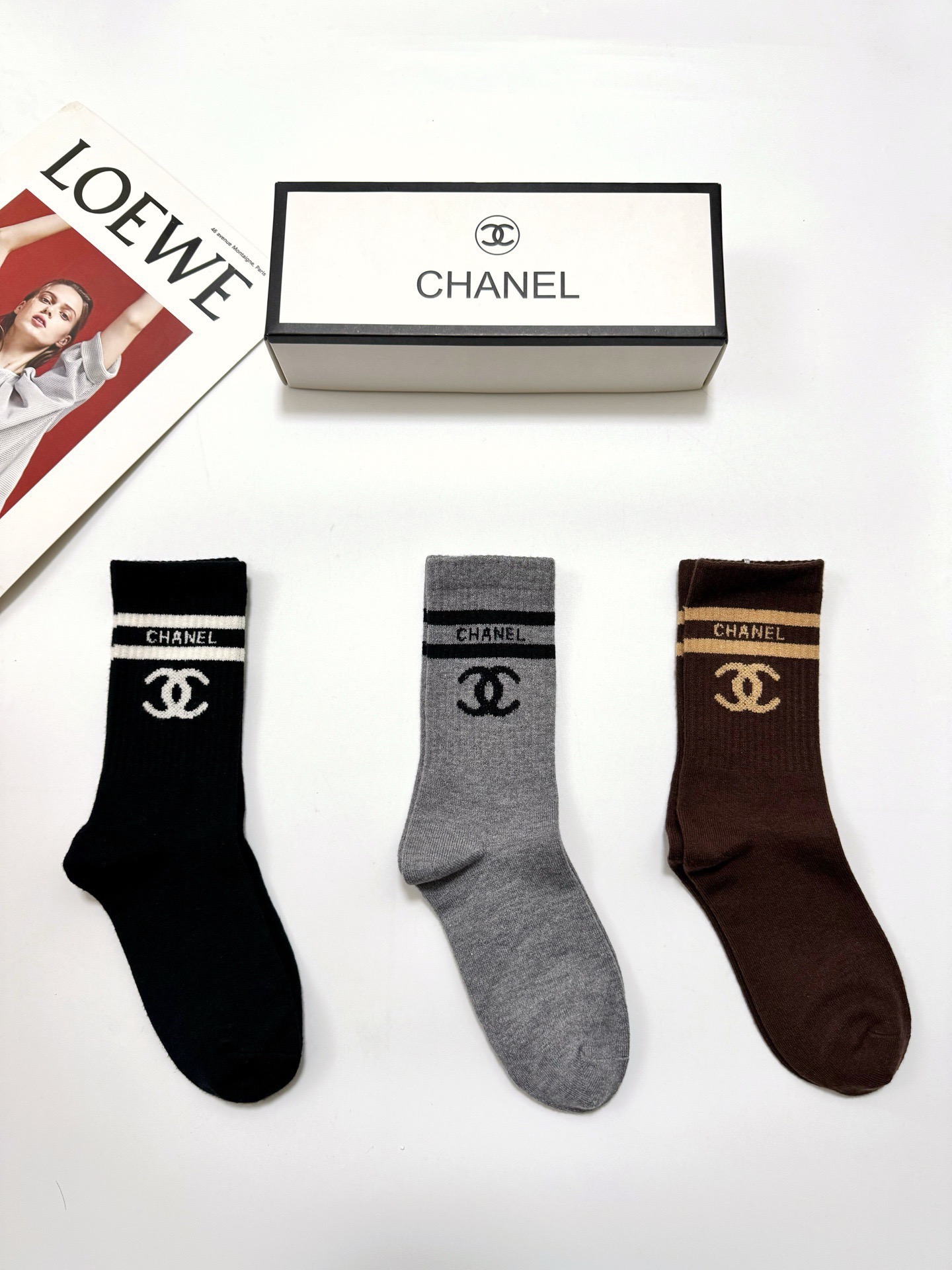 配包装🌟【一盒 3 双】🌟Chanel 香奈儿 经典字母 logo羊绒 中筒袜 ！超级软糯亲肤！🌟ins