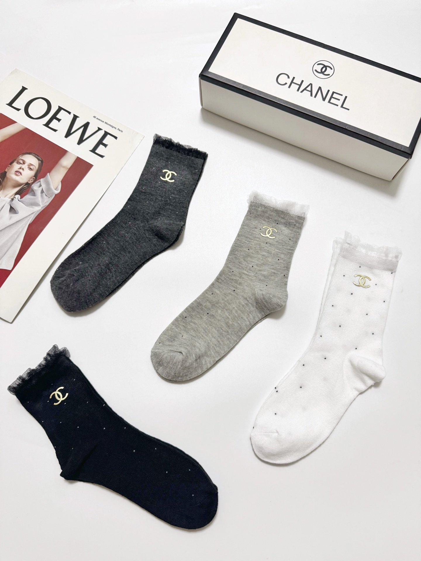 配包装🌟【一盒4 双】 🌟Chanel 香奈儿 经典字母logo 纯棉中筒袜 ，ins超火爆小腿袜，纯棉