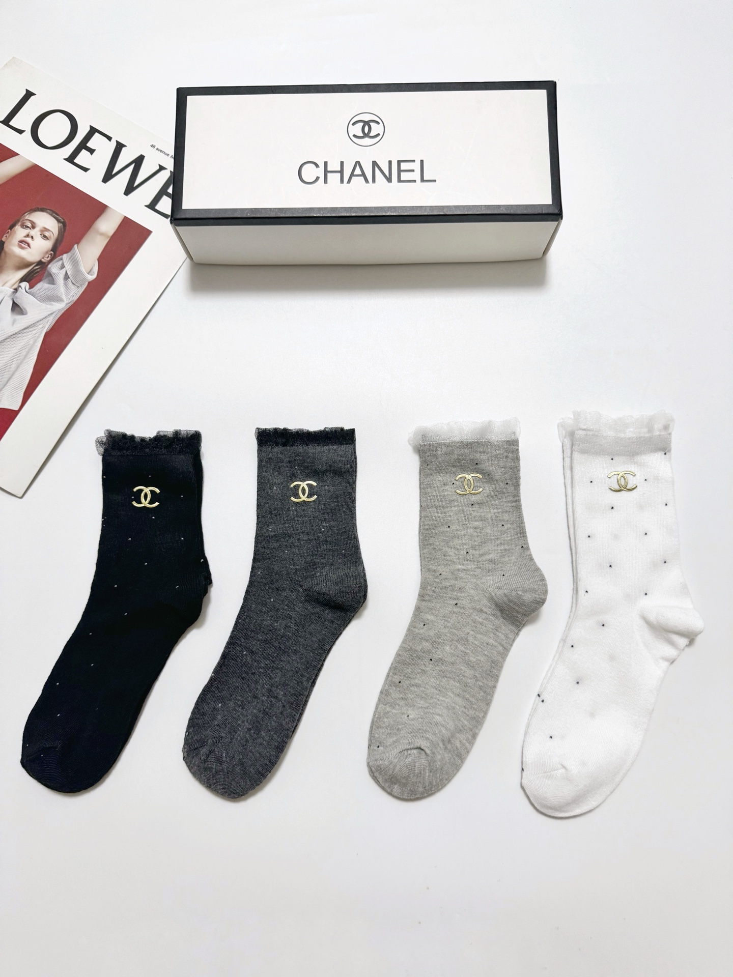 配包装🌟【一盒4 双】 🌟Chanel 香奈儿 经典字母logo 纯棉中筒袜 ，ins超火爆小腿袜，纯棉