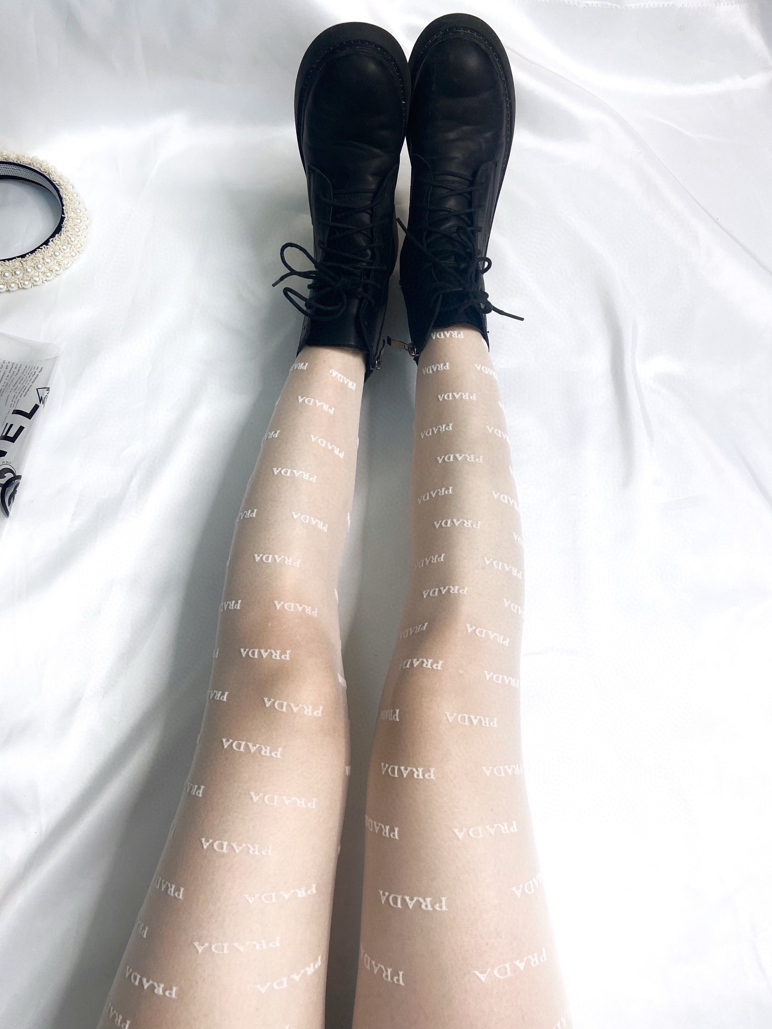 配包装【一盒一双】🌟Prada 普拉达经典植绒字母丝袜 🌟好看到爆炸 ，欧美大牌丝袜🔥一比一高版本制作，