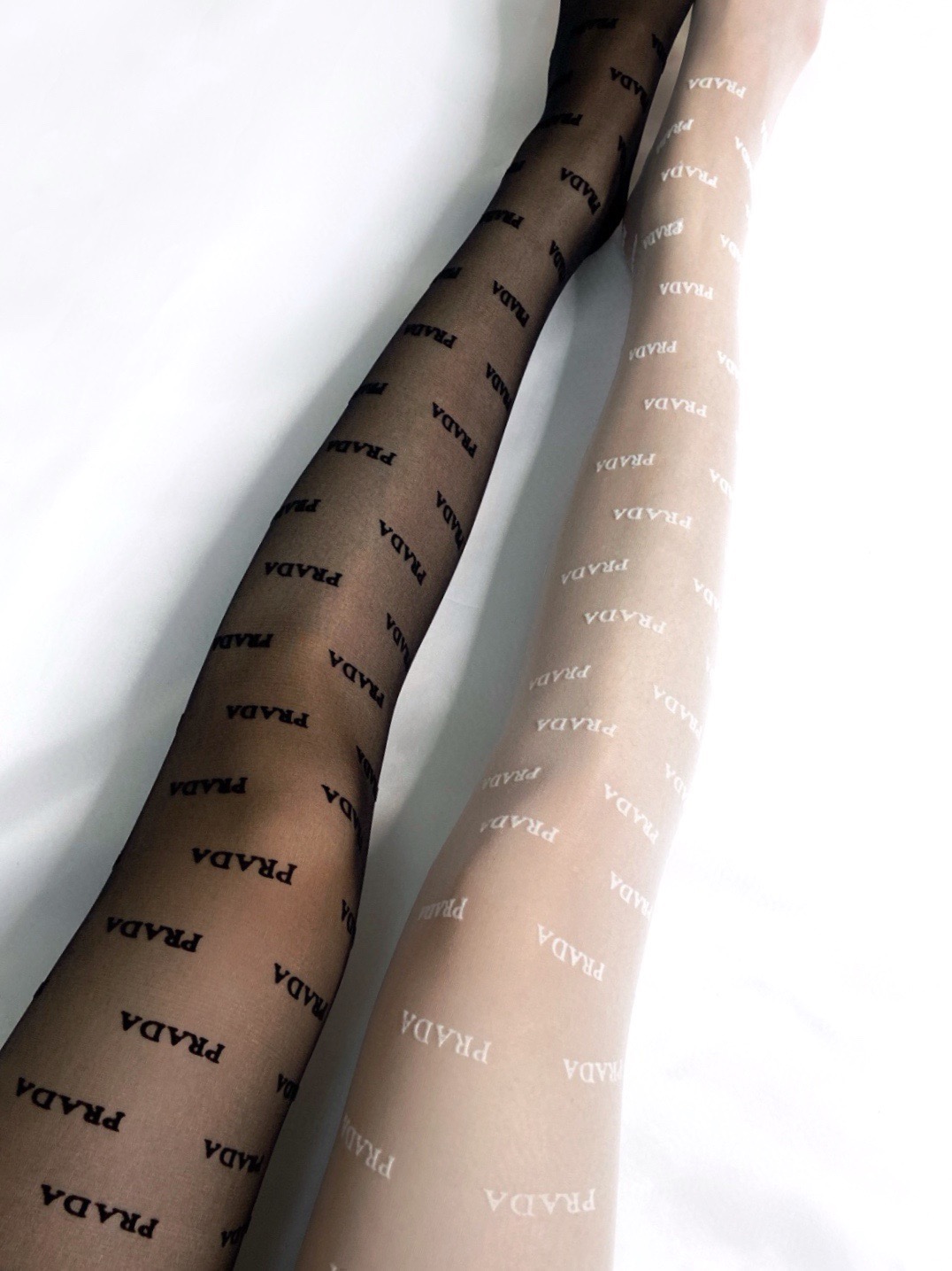 配包装【一盒一双】🌟Prada 普拉达经典植绒字母丝袜 🌟好看到爆炸 ，欧美大牌丝袜🔥一比一高版本制作，