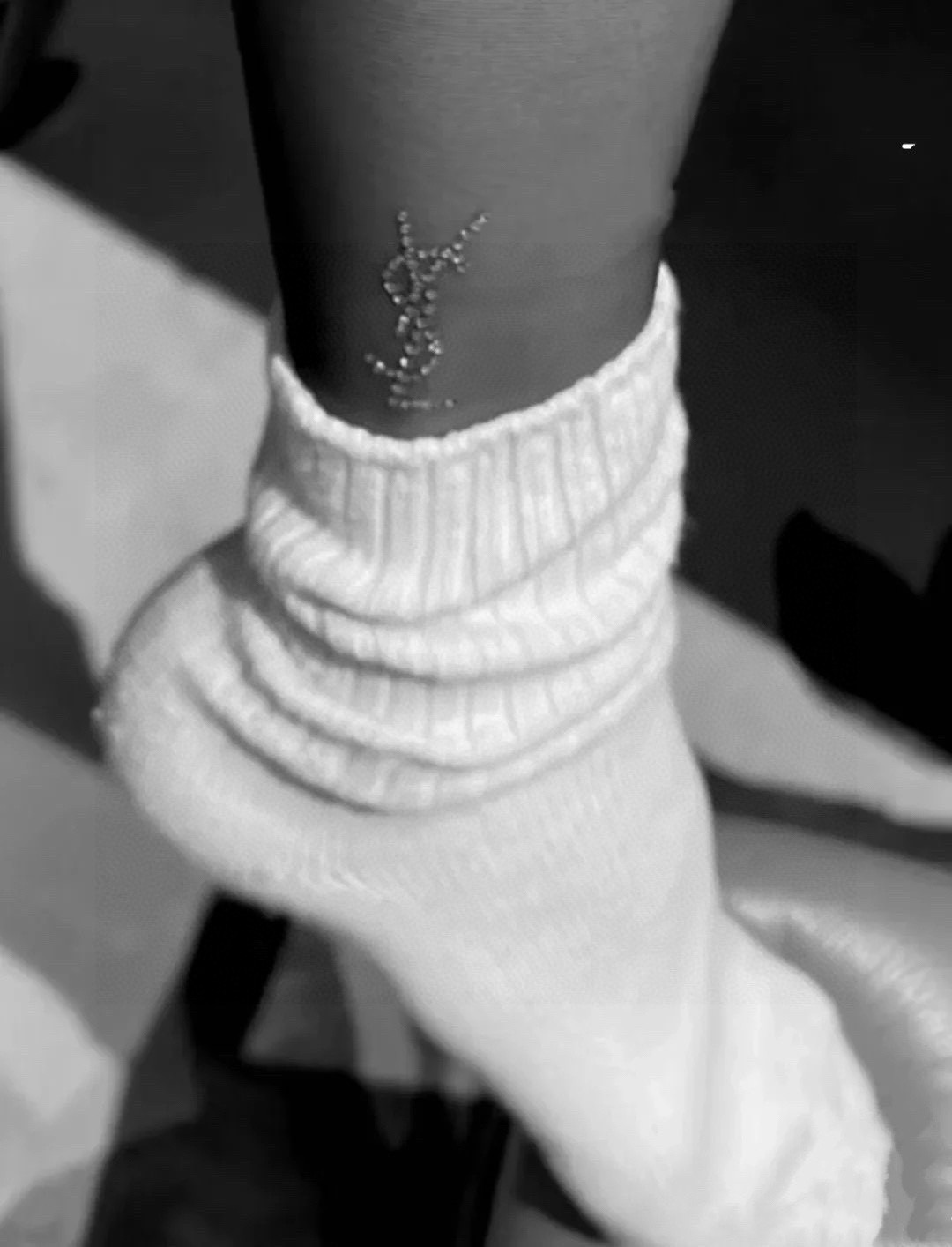 配包装【一盒一双】🌟Saint Laurent#圣罗兰经典植绒YSL字母丝袜 🌟Rose同款🌟超多明星带