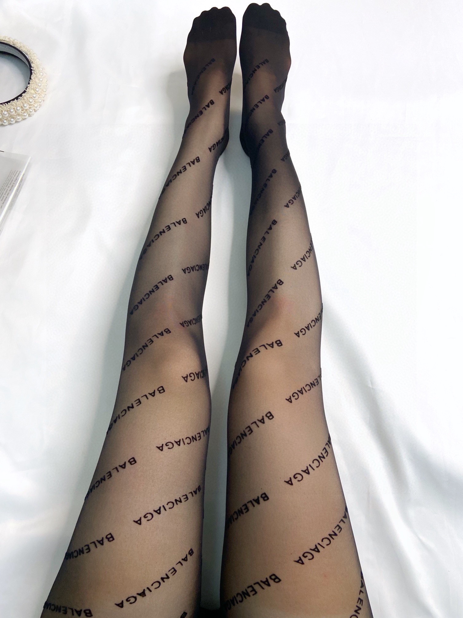 。配包装【一盒一双】🌟Balenciaga 巴黎世家经典植绒字母丝袜 🌟好看到爆炸 ，欧美大牌丝袜🔥一比