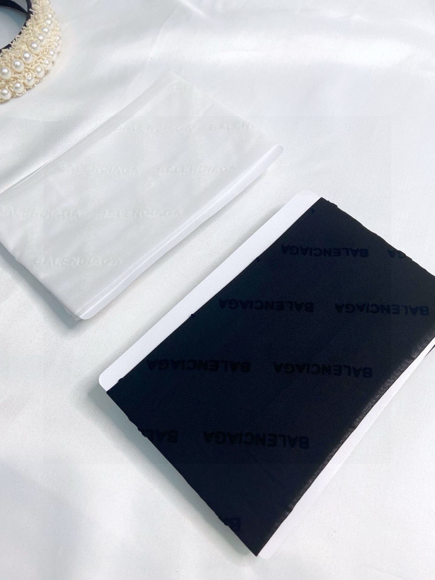 。配包装【一盒一双】🌟Balenciaga 巴黎世家经典植绒字母丝袜 🌟好看到爆炸 ，欧美大牌丝袜🔥一比