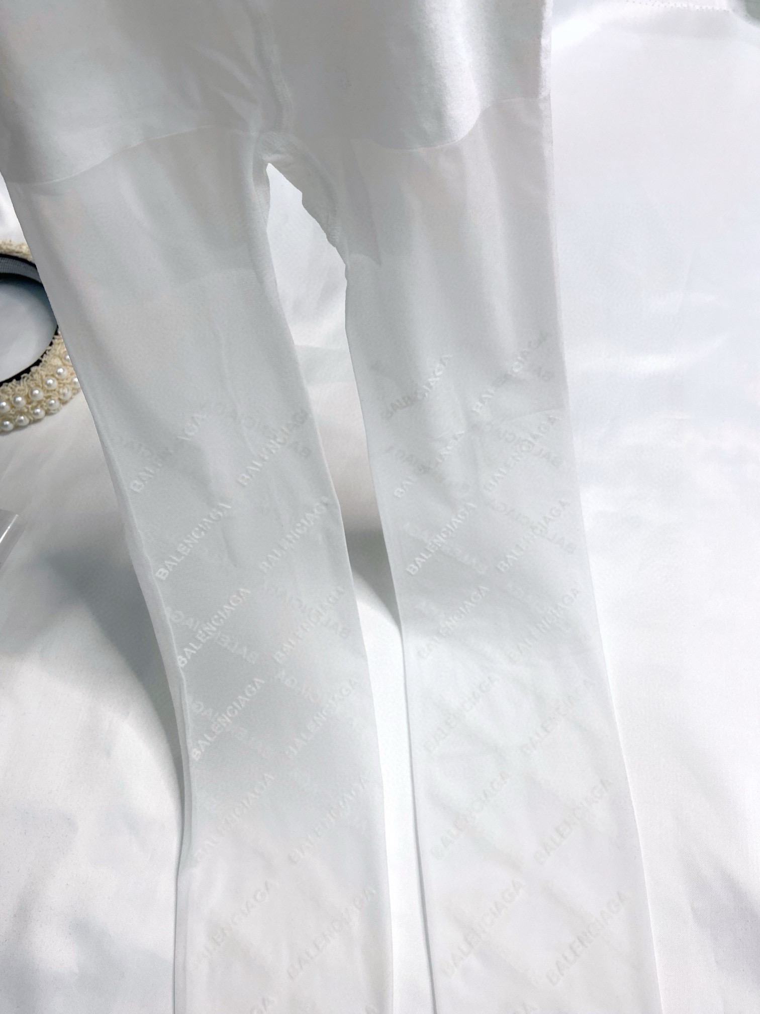 。配包装【一盒一双】🌟Balenciaga 巴黎世家经典植绒字母丝袜 🌟好看到爆炸 ，欧美大牌丝袜🔥一比