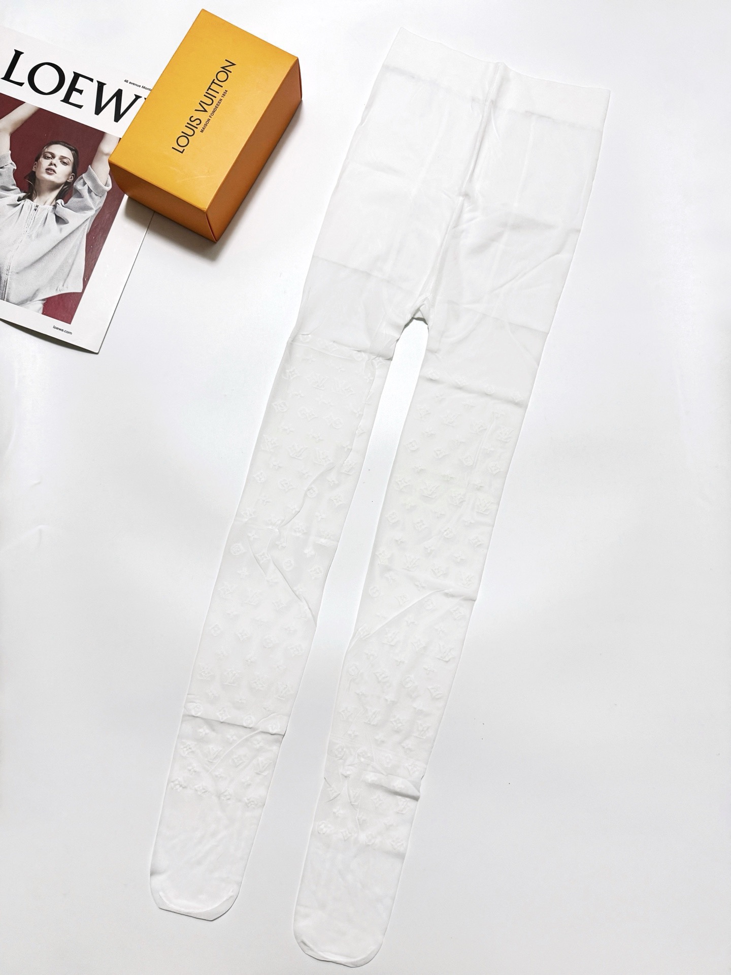 配包装【一盒一双】🌟LV路易·威登经典植绒老化字母丝袜 🌟好看到爆炸 ，欧美大牌丝袜🔥一比一高版本制作，