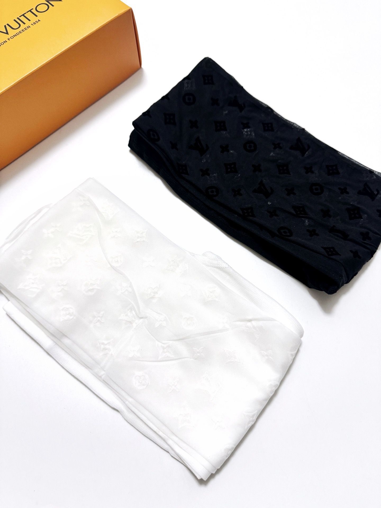 配包装【一盒一双】🌟LV路易·威登经典植绒老化字母丝袜 🌟好看到爆炸 ，欧美大牌丝袜🔥一比一高版本制作，