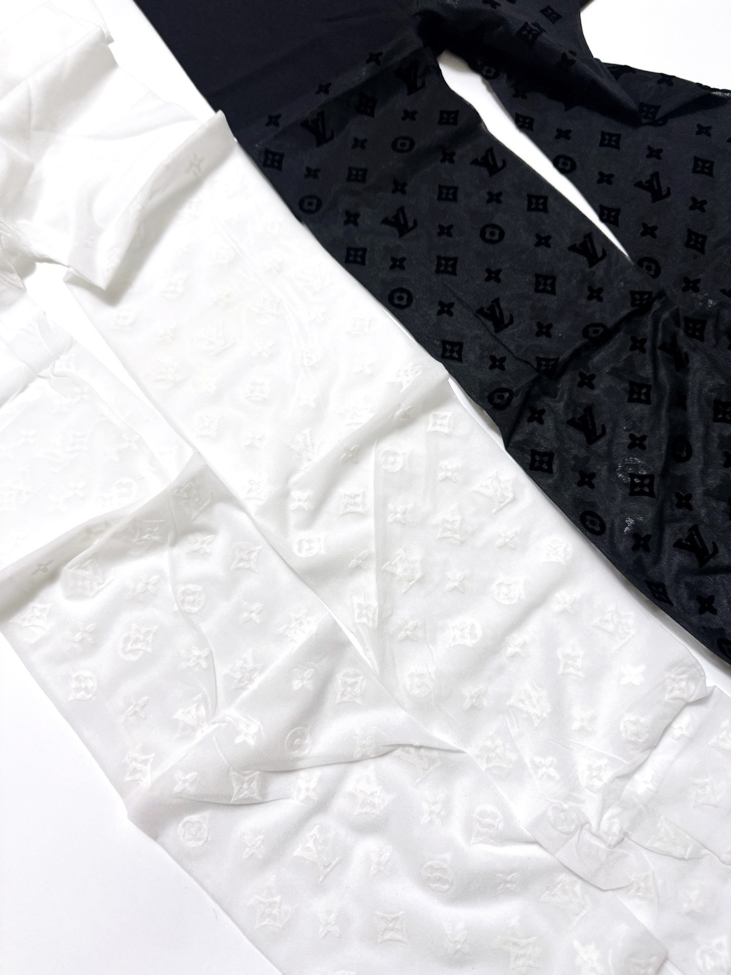 配包装【一盒一双】🌟LV路易·威登经典植绒老化字母丝袜 🌟好看到爆炸 ，欧美大牌丝袜🔥一比一高版本制作，