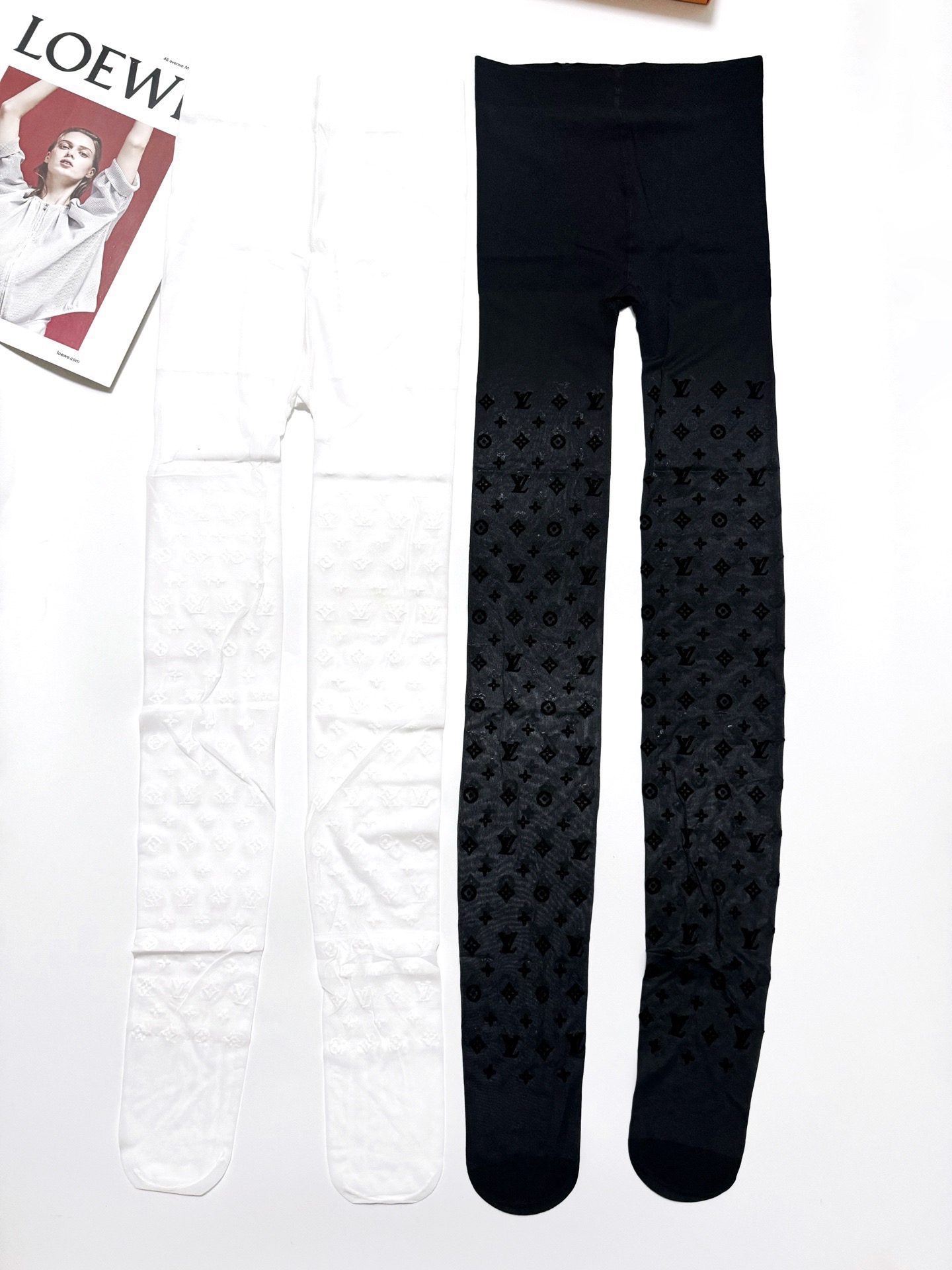 配包装【一盒一双】🌟LV路易·威登经典植绒老化字母丝袜 🌟好看到爆炸 ，欧美大牌丝袜🔥一比一高版本制作，