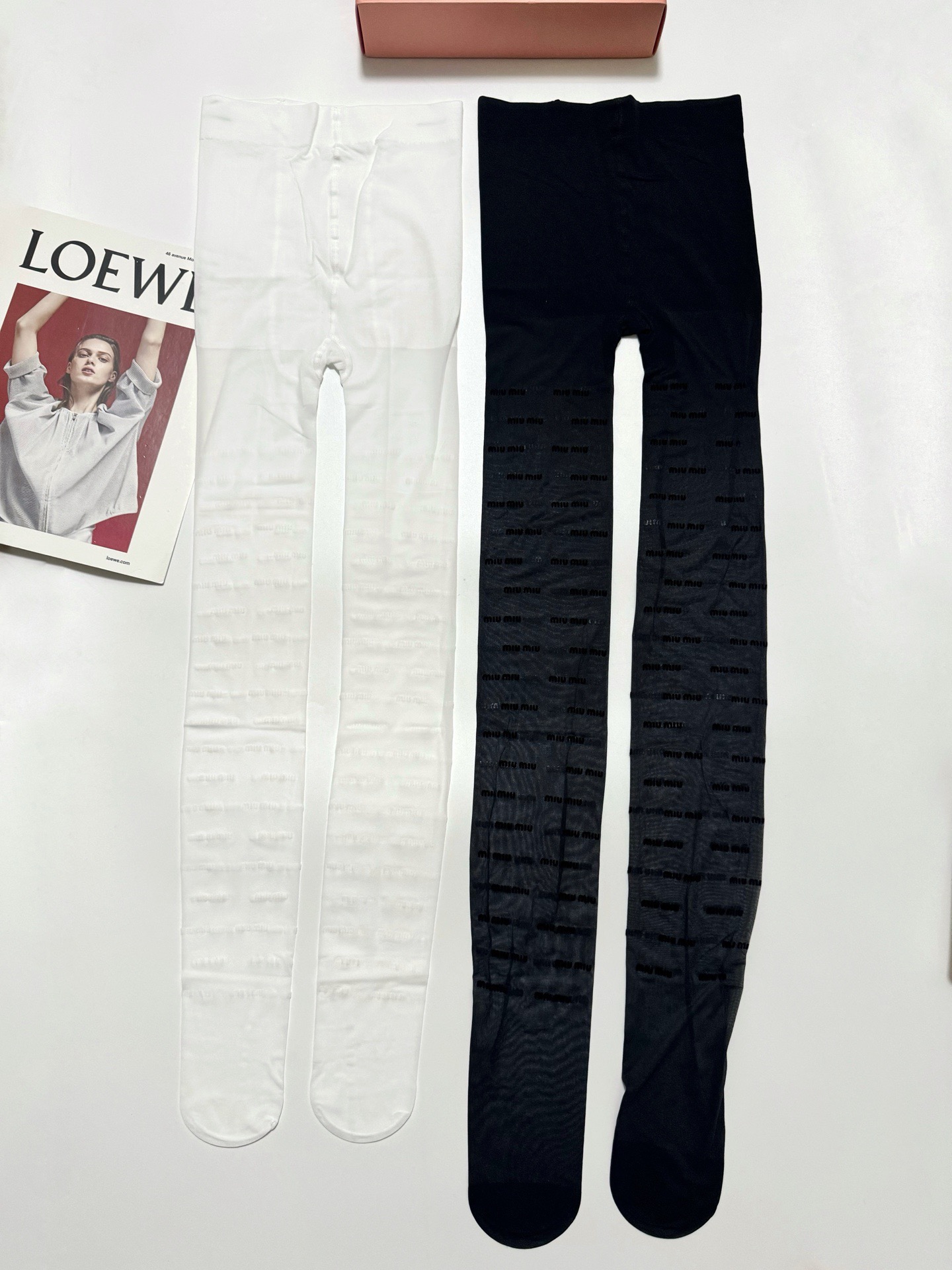 配包装【一盒一双】🌟缪缪 miumiu 经典植绒字母丝袜 🌟好看到爆炸 ，欧美大牌丝袜🔥一比一高版本制作